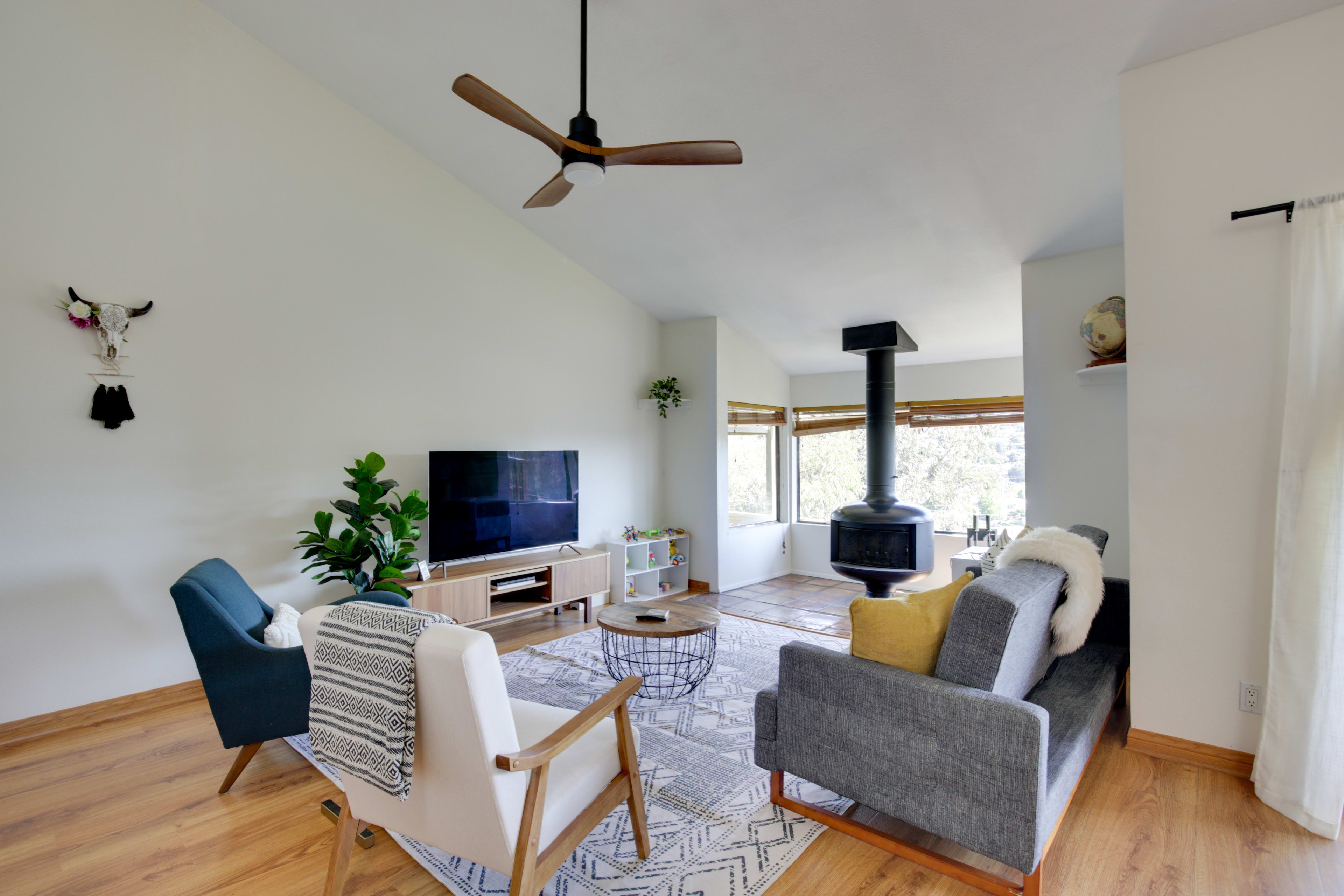 Living Room | Central Air Conditioning | Smart TV