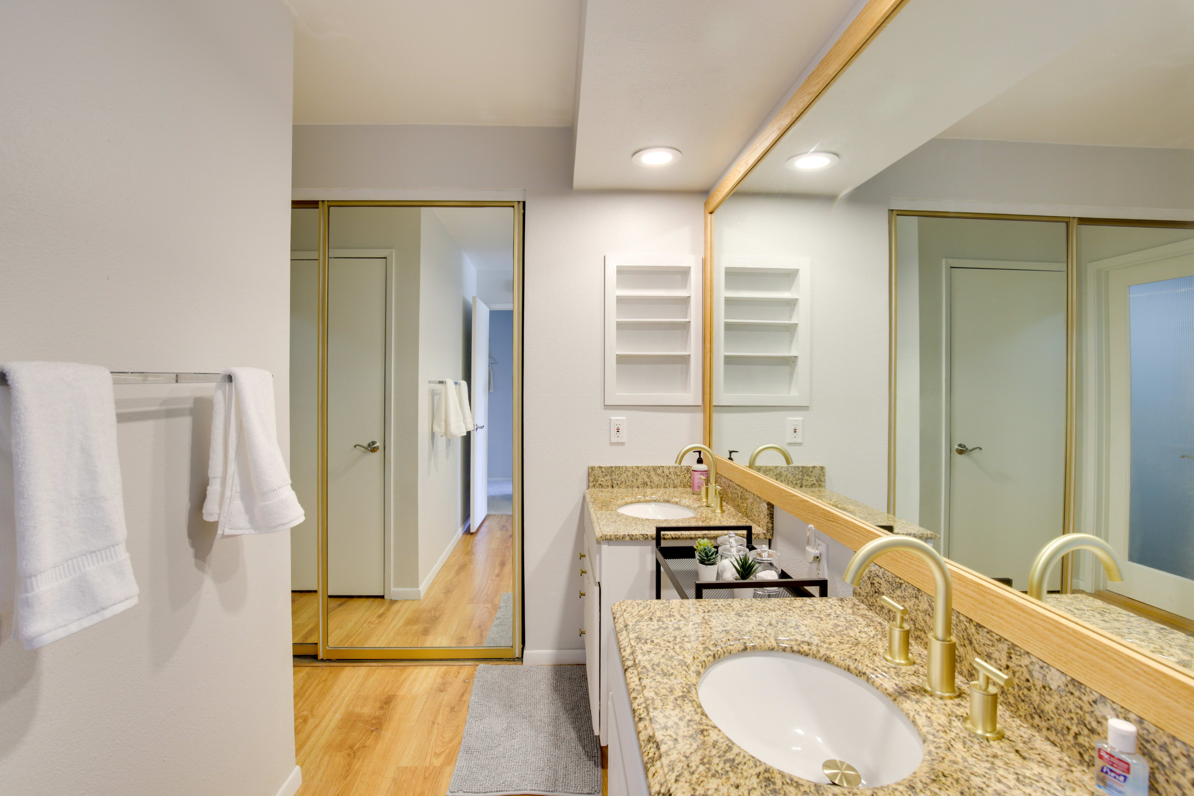 En-Suite Bathroom | Complimentary Toiletries | Towels Provided