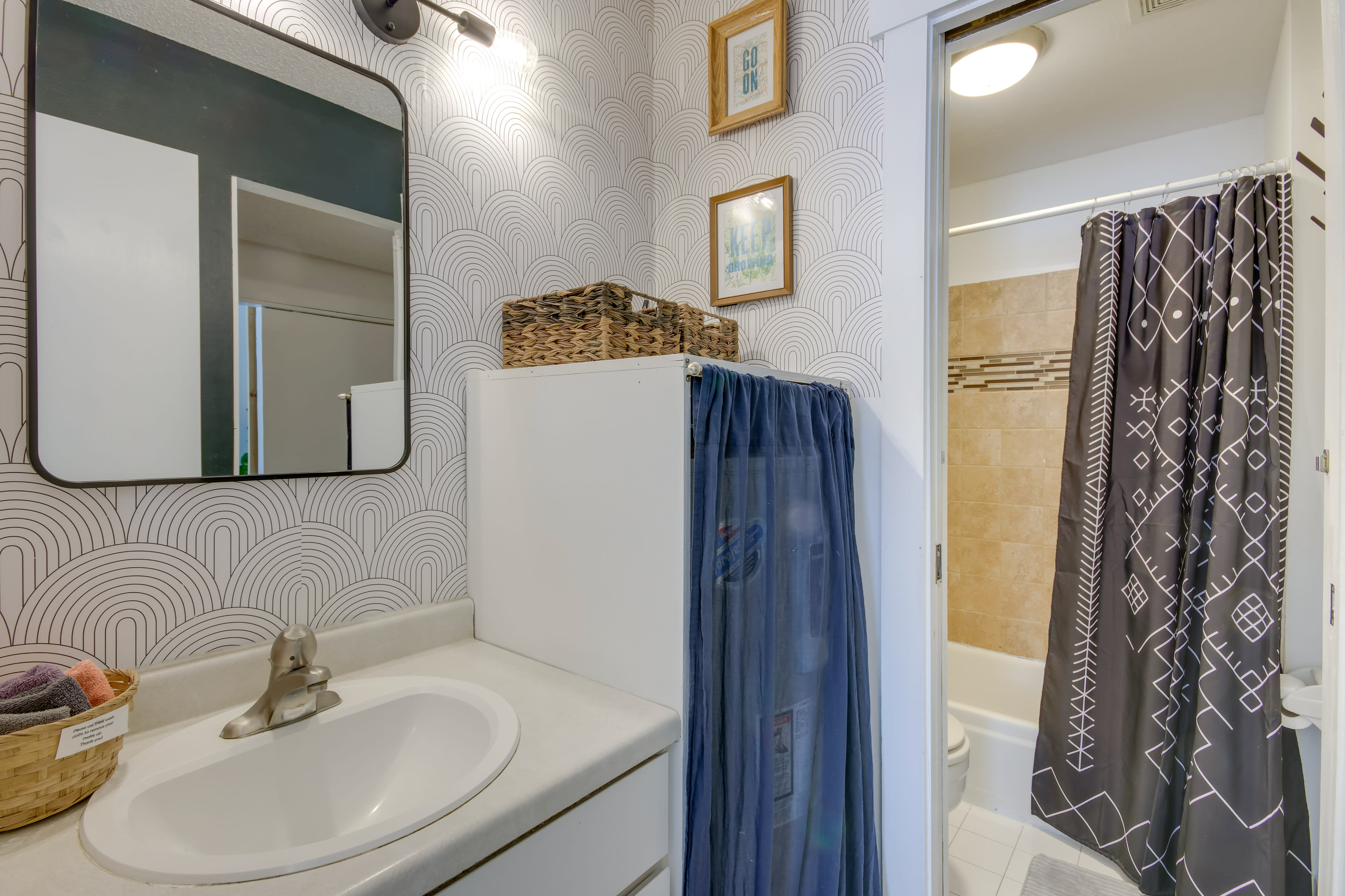 En-Suite Bathroom | Towels Provided