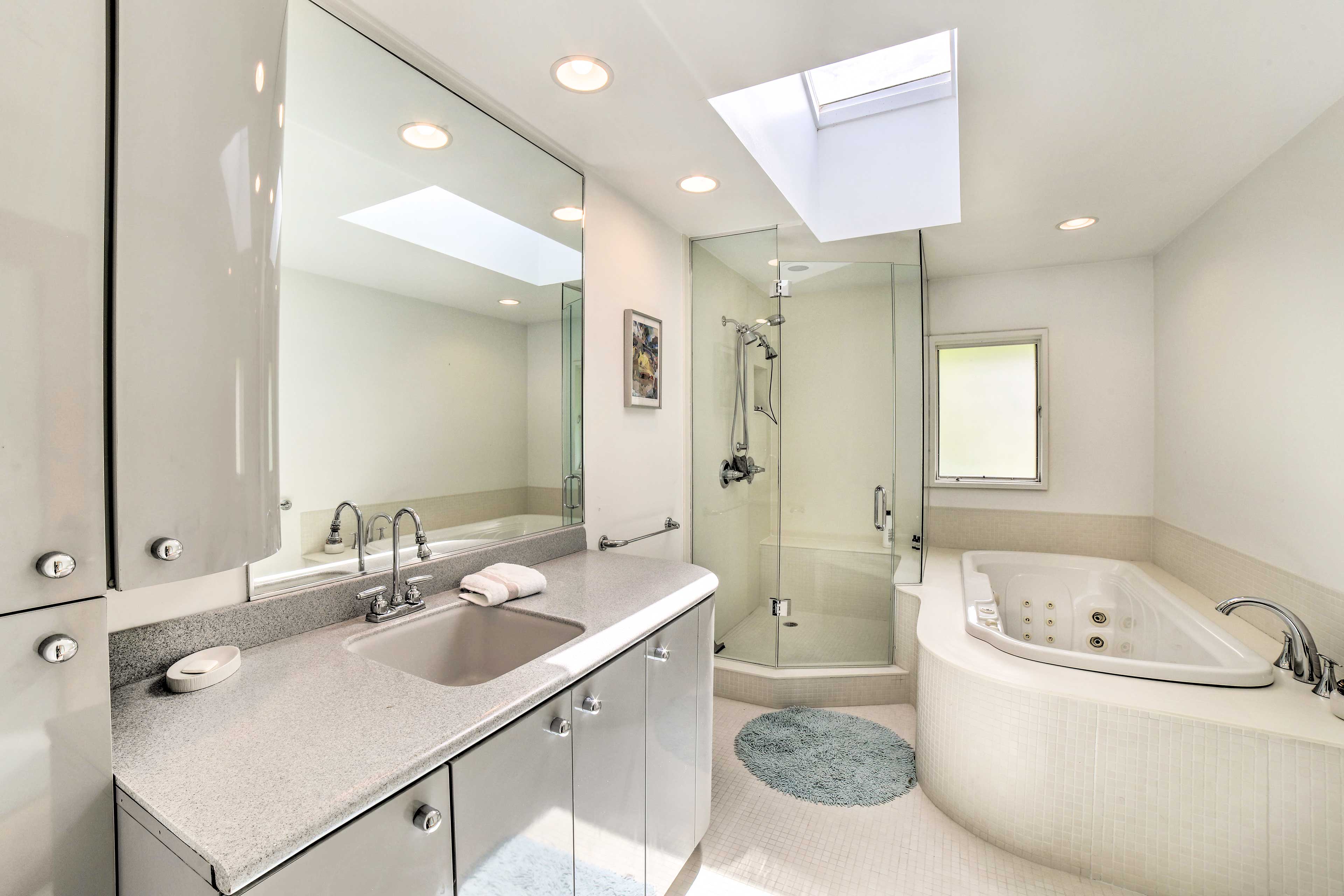 Bathroom | Complimentary Toiletries | Jetted Tub