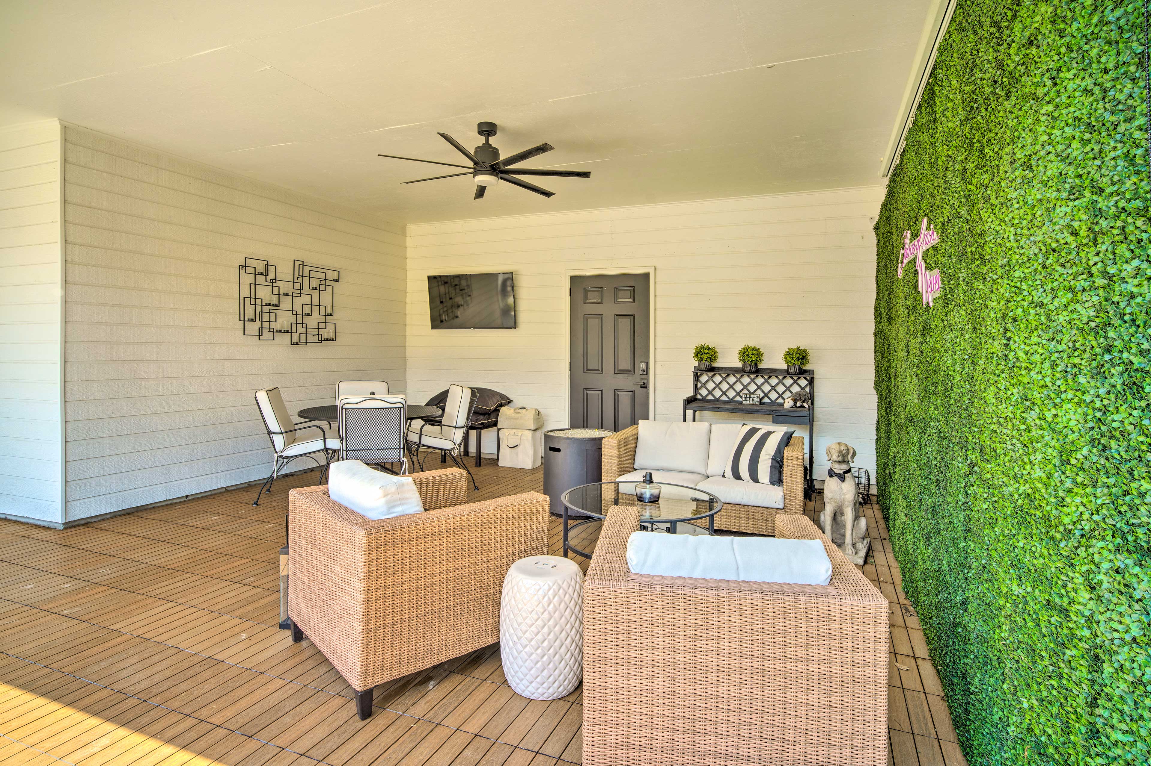 Patio | Dining Area | Smart TV | Gas Grill | Yard Games