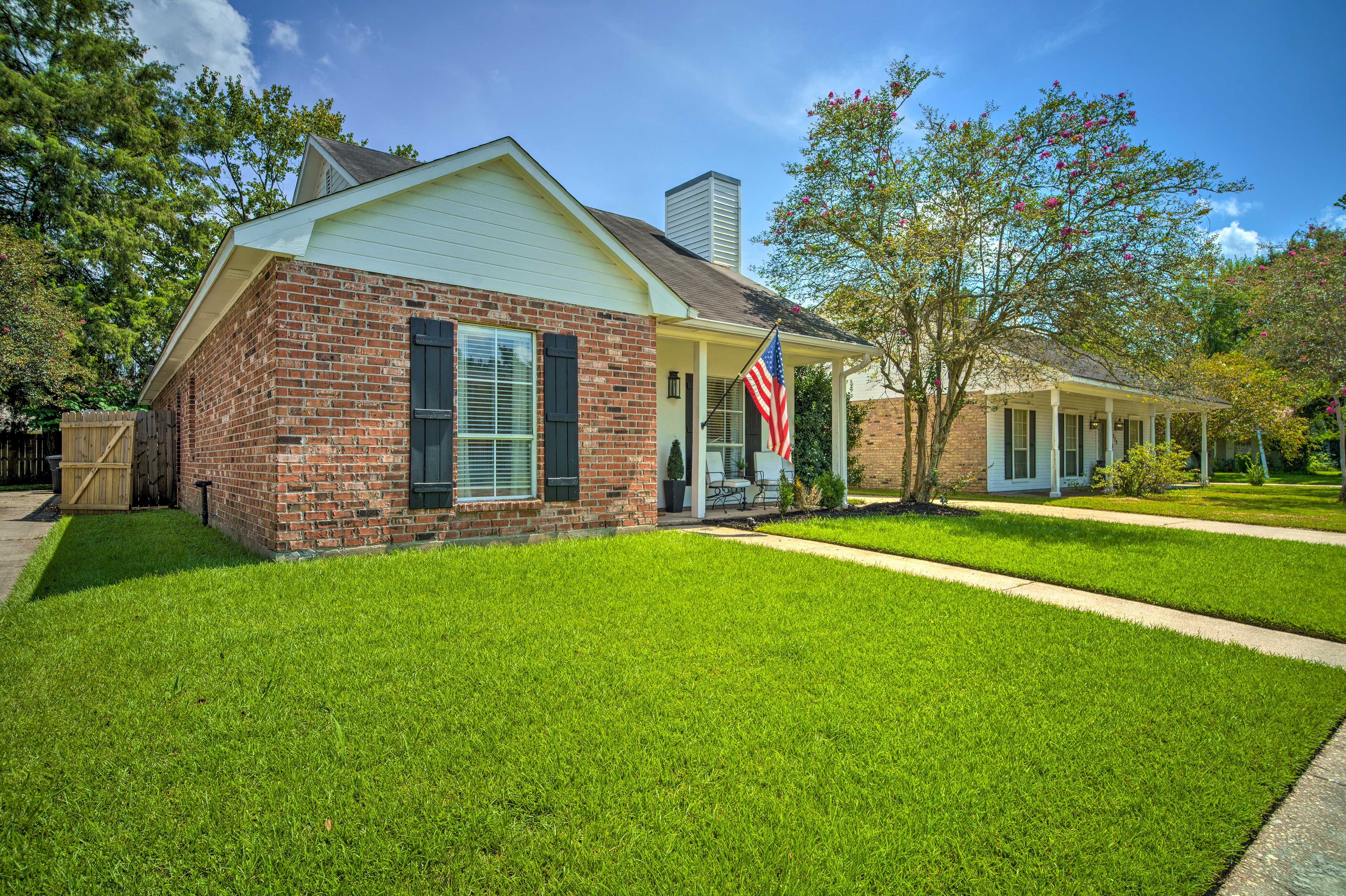 Exterior | Parking | Driveway (4 Vehicles)