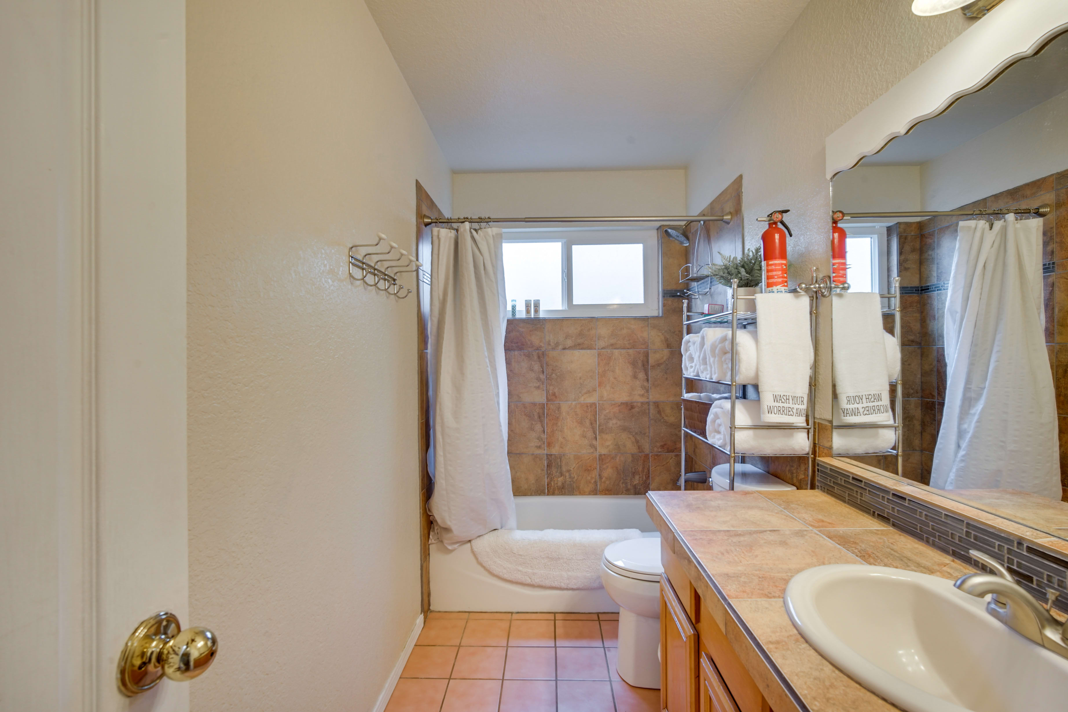 Full Bathroom | Complimentary Toiletries