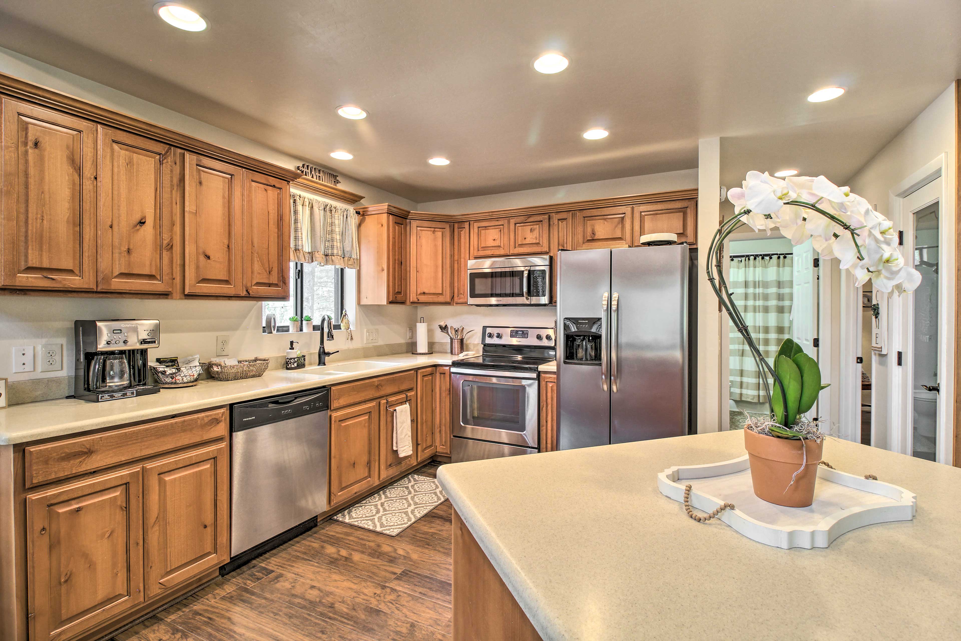 Kitchen | Equipped w/ Cooking Essentials