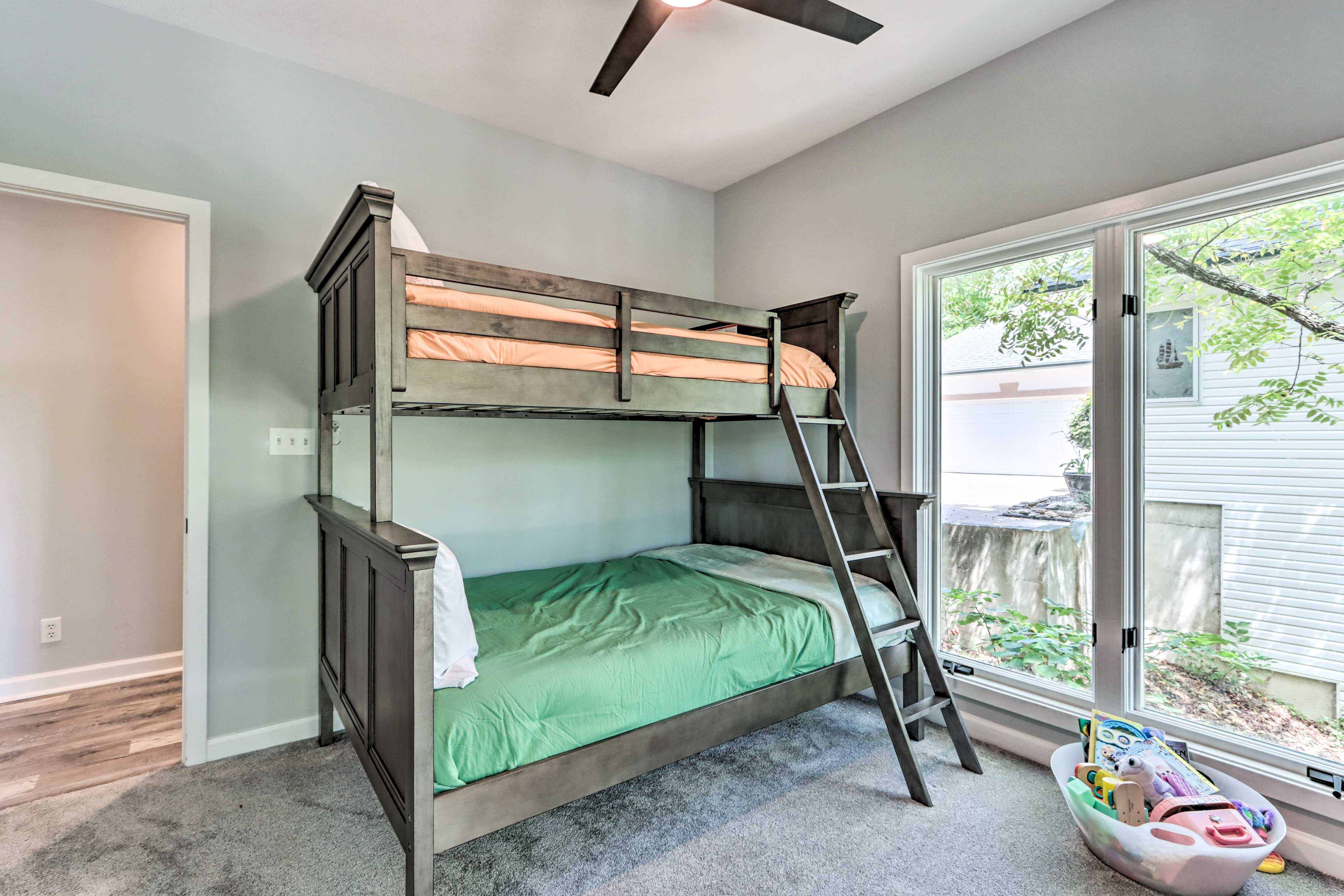 Bedroom 4 | Twin/Full Bunk Bed