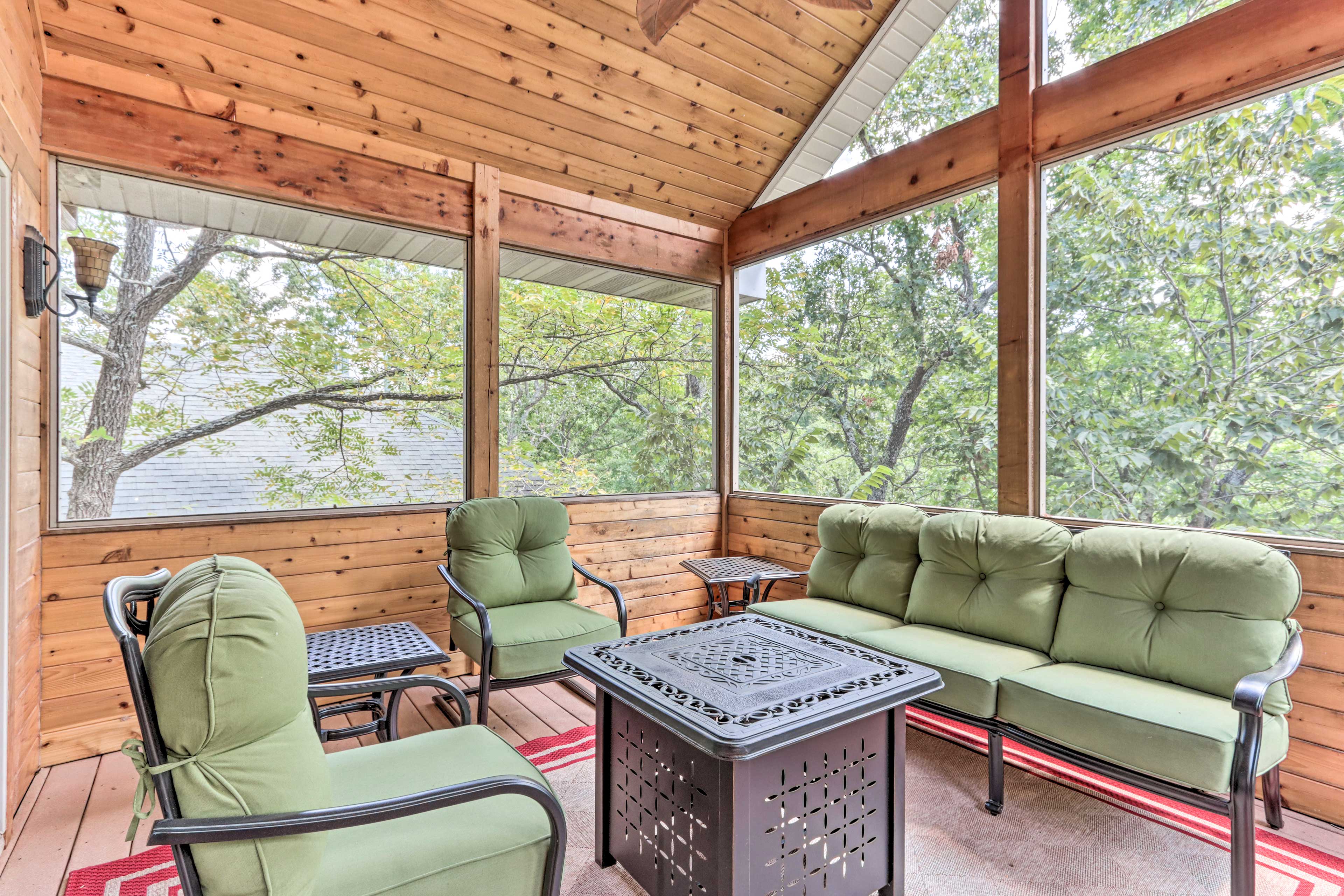 Screened Porch | Fire Pit (Propane Provided)