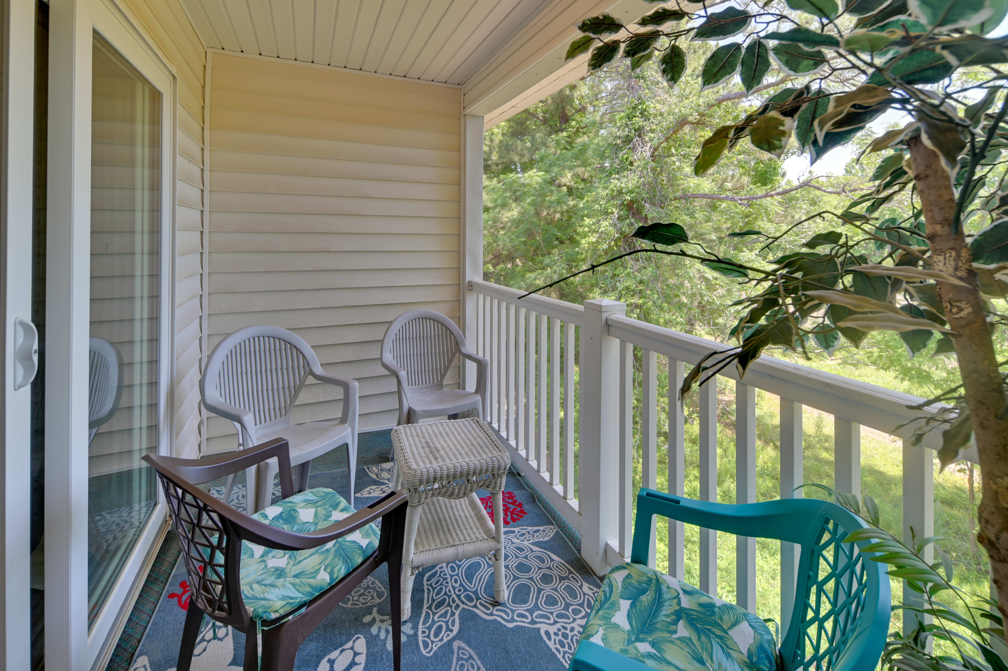 Screened-In Balcony