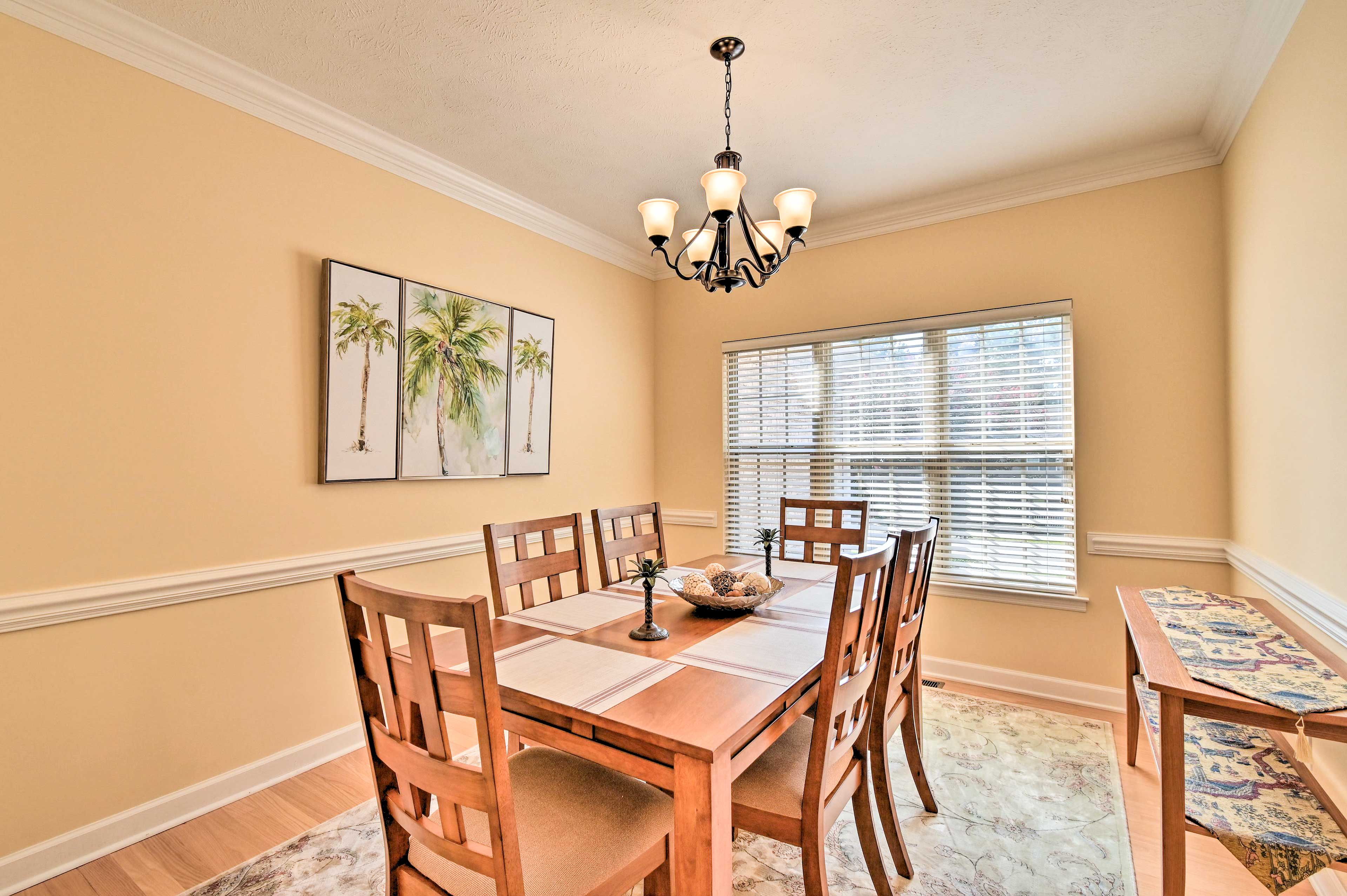 Dining Room | Dishware & Flatware Provided