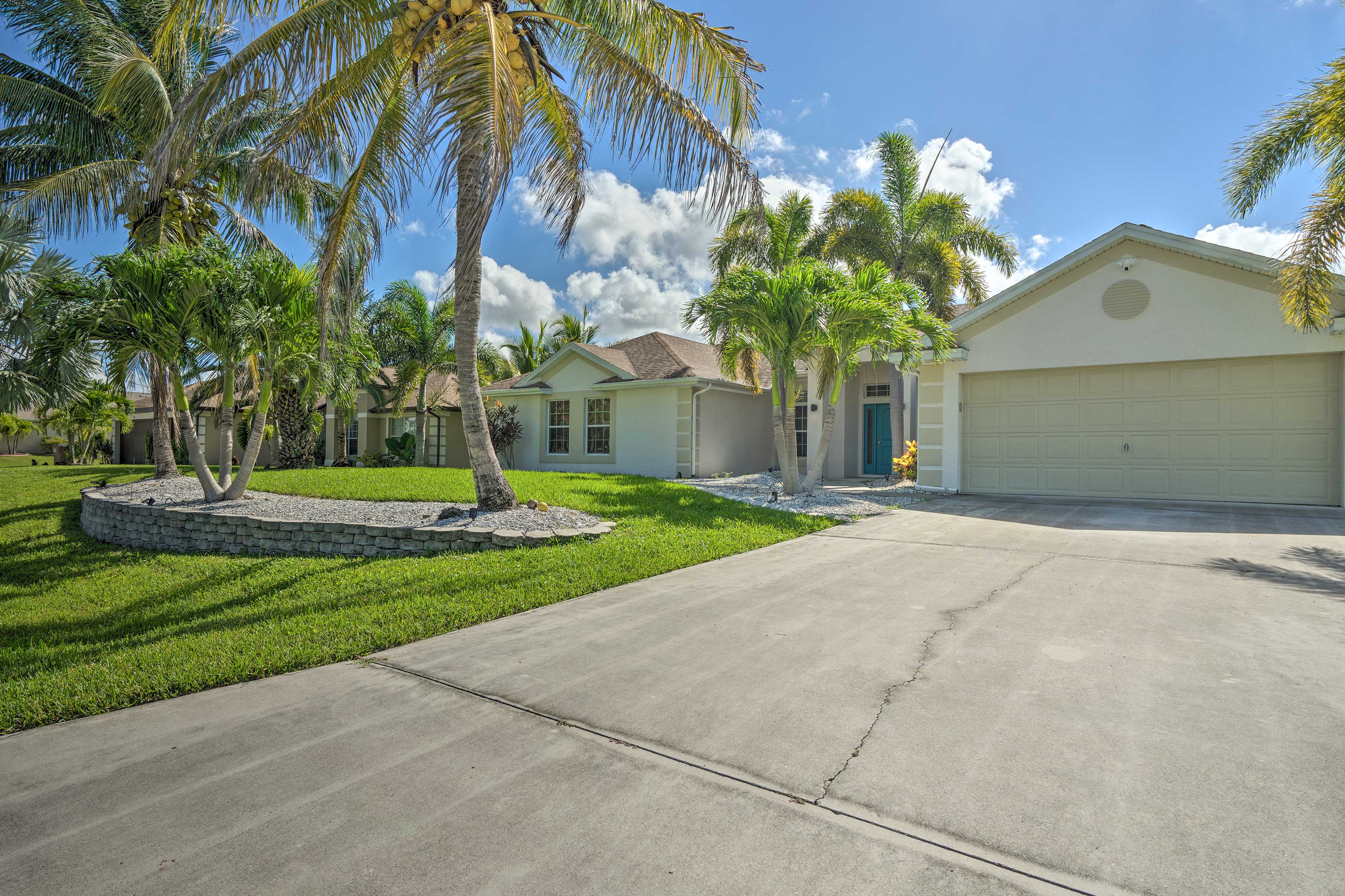 Parking | Driveway (4 Vehicles) | Garage (1 Vehicle) | Street Parking