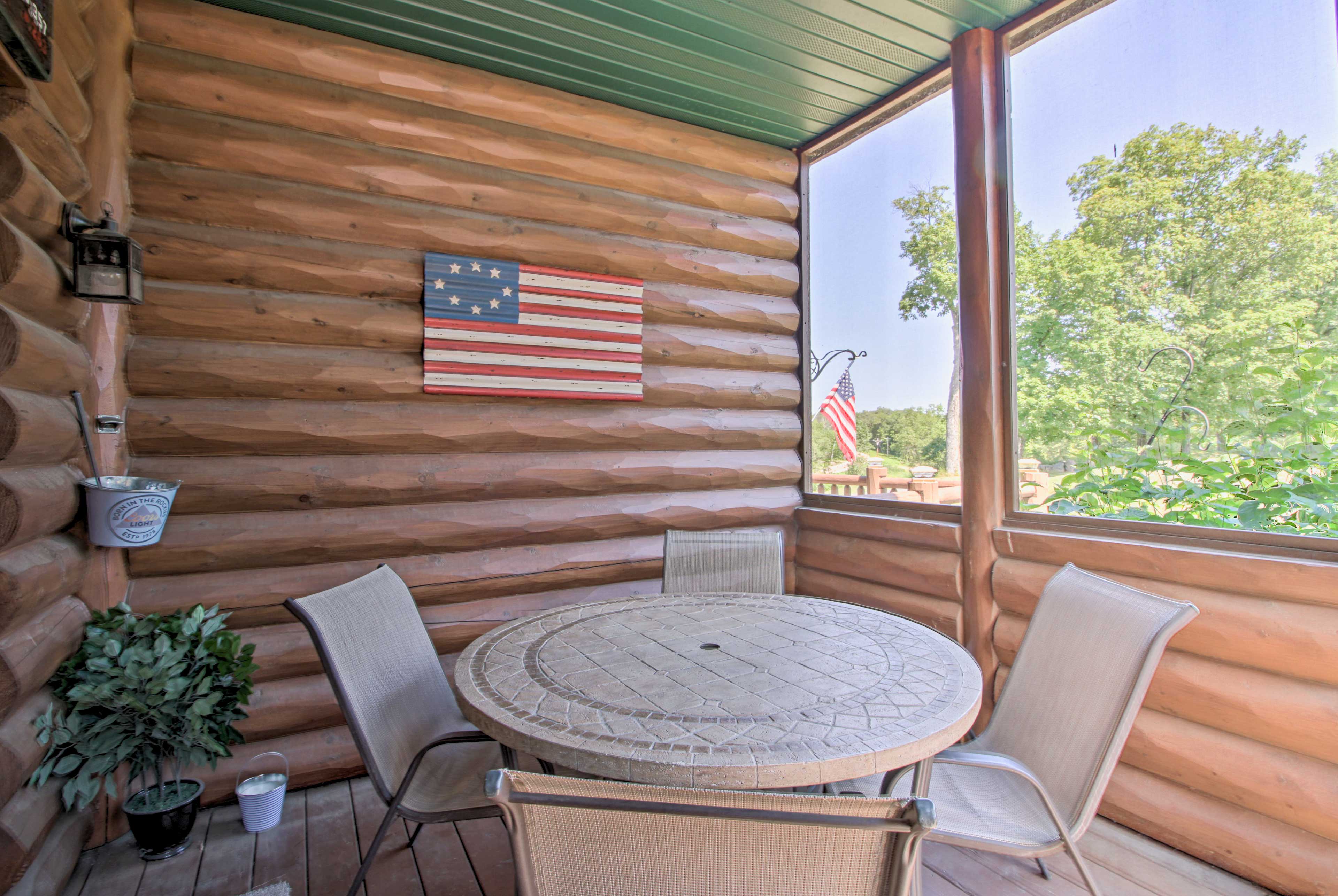 Screened Porch | Outdoor Dining Area
