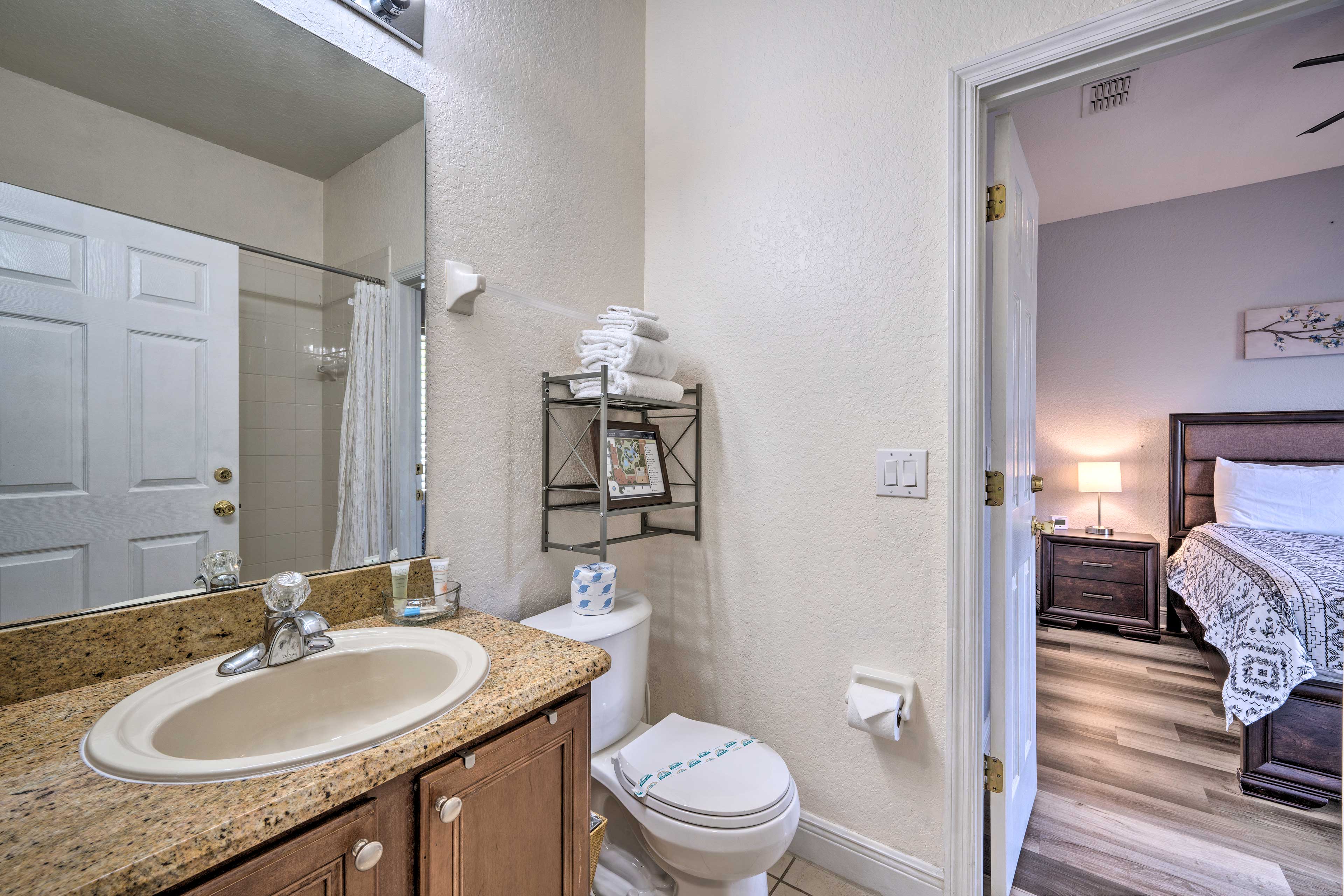 Jack & Jill Bathroom | 1st Floor | Towels Provided