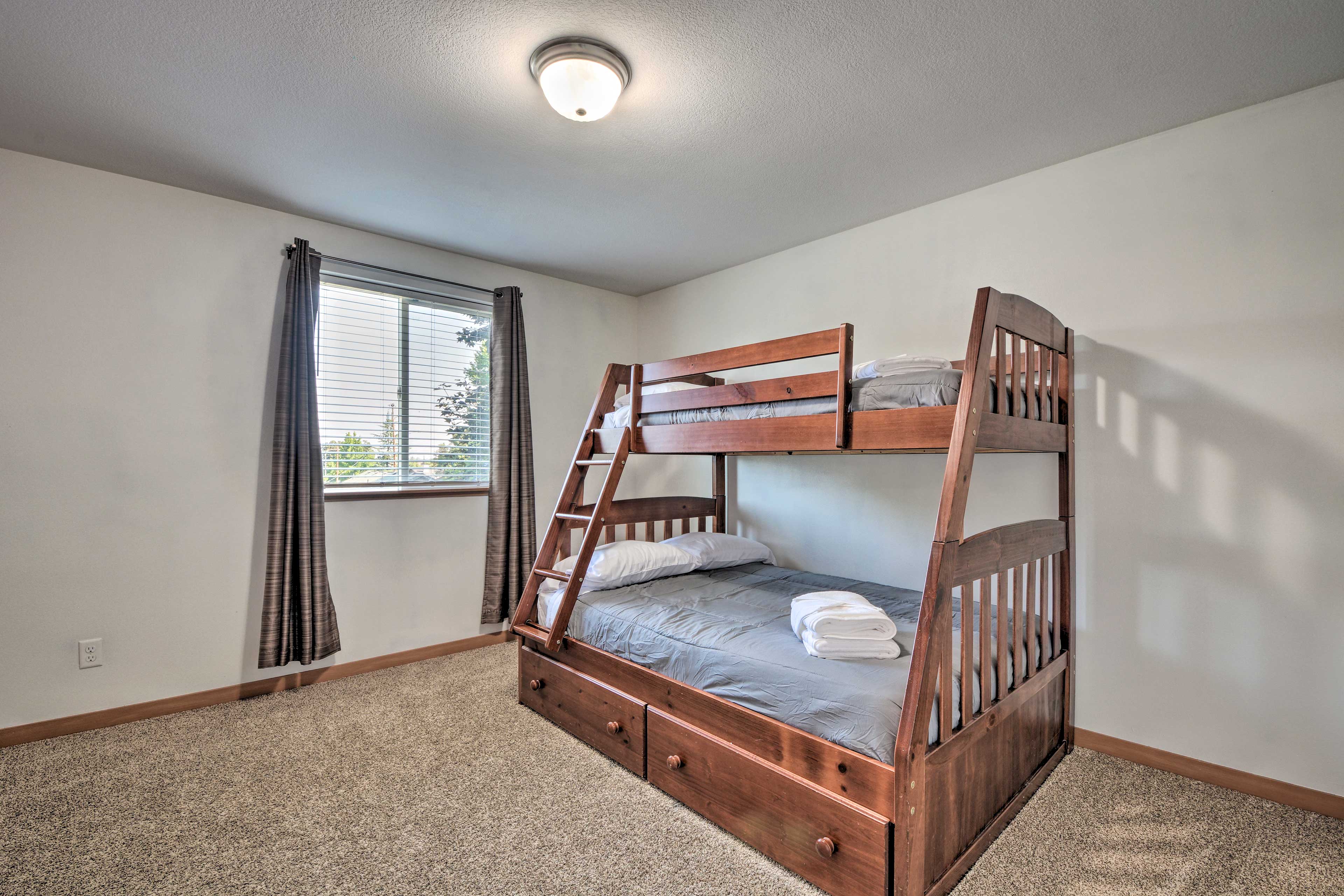 Bedroom 3 | Twin/Full Bunk Bed | 2nd Floor