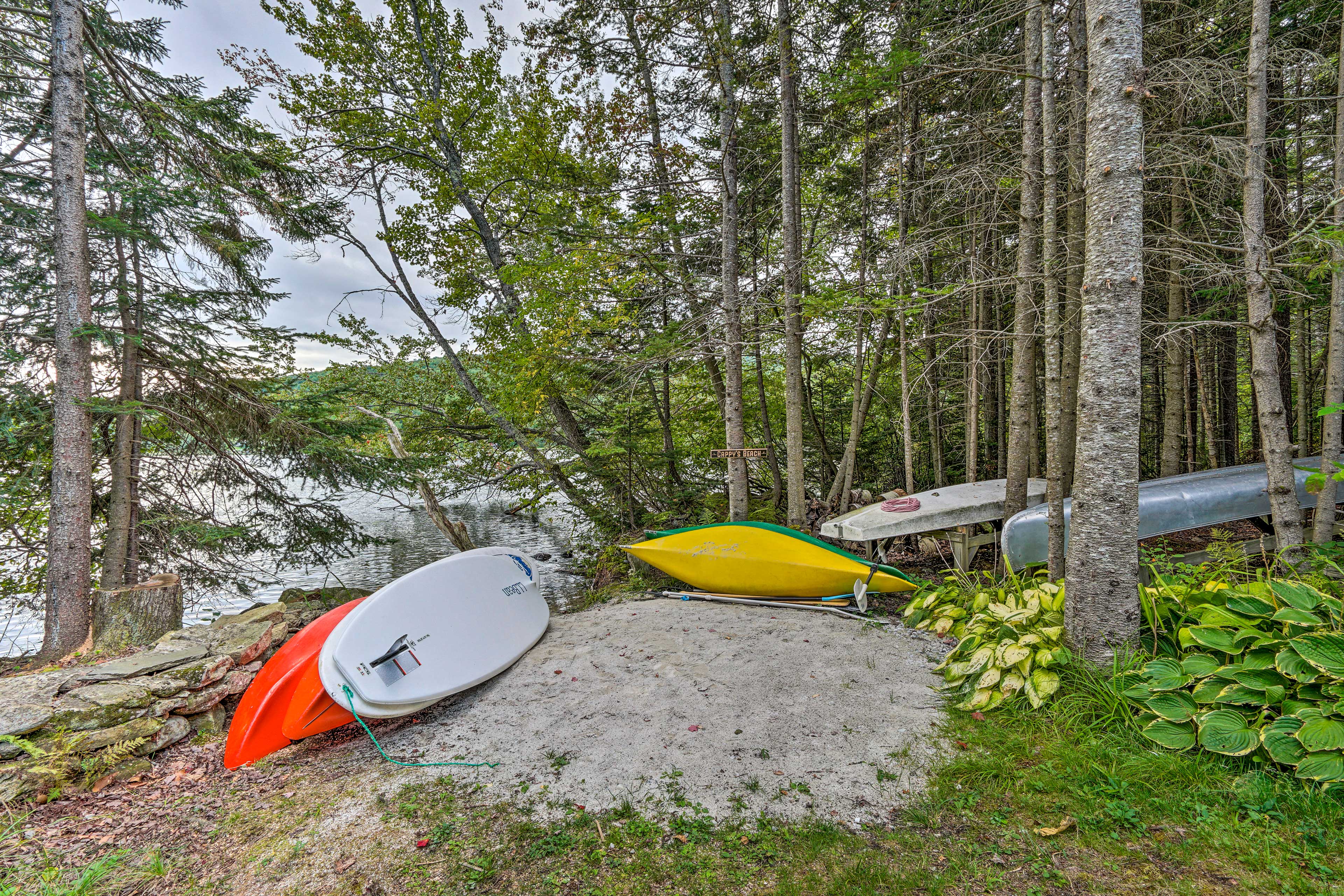 Lake Access | Kayaks, Canoe & Paddle Board Provided