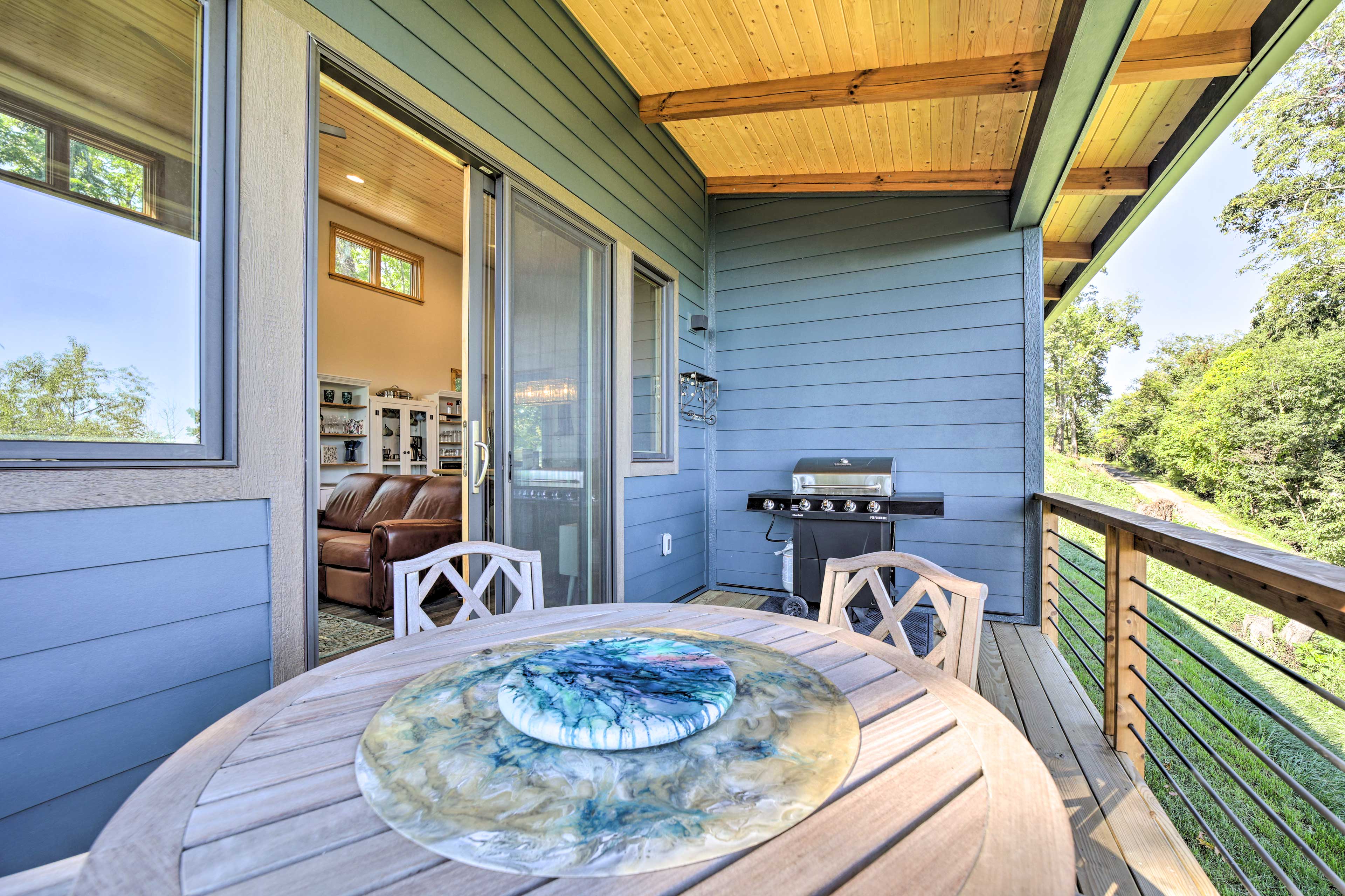 Private Deck | Outdoor Dining | Gas Grill | Mountain Views