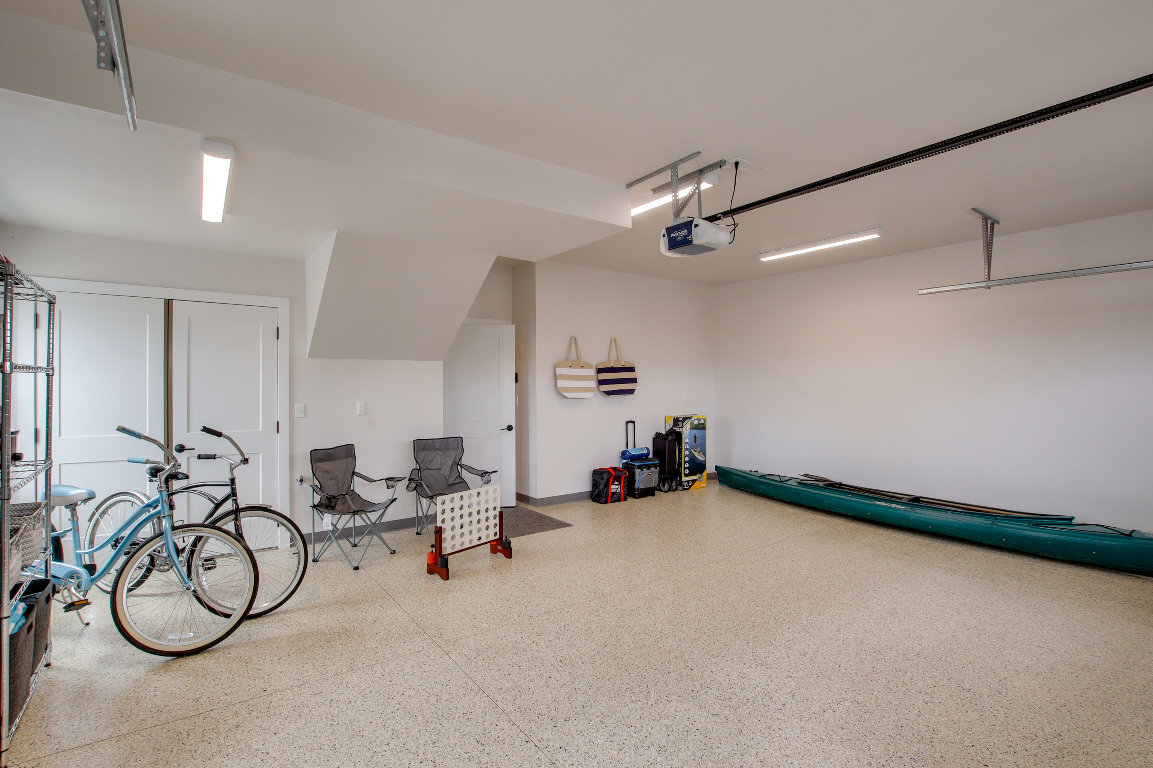 Garage | Bicycles w/ Helmets | Kayak | Gas Grill | Beach Chairs