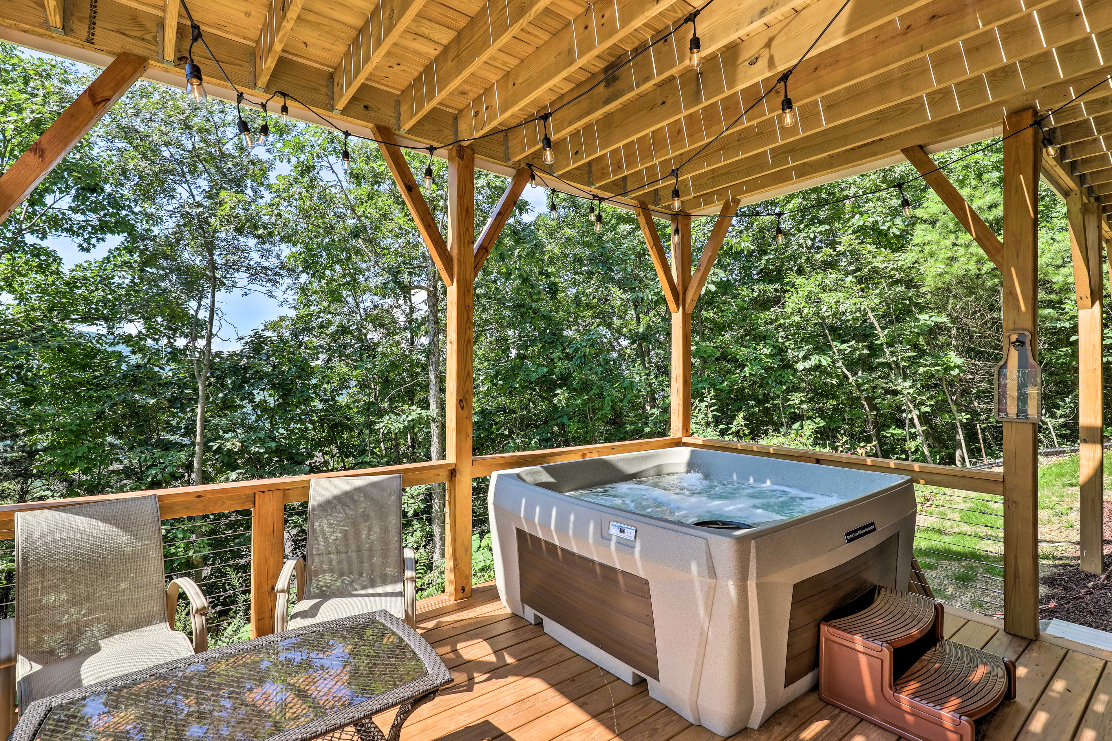 Deck | Hot Tub