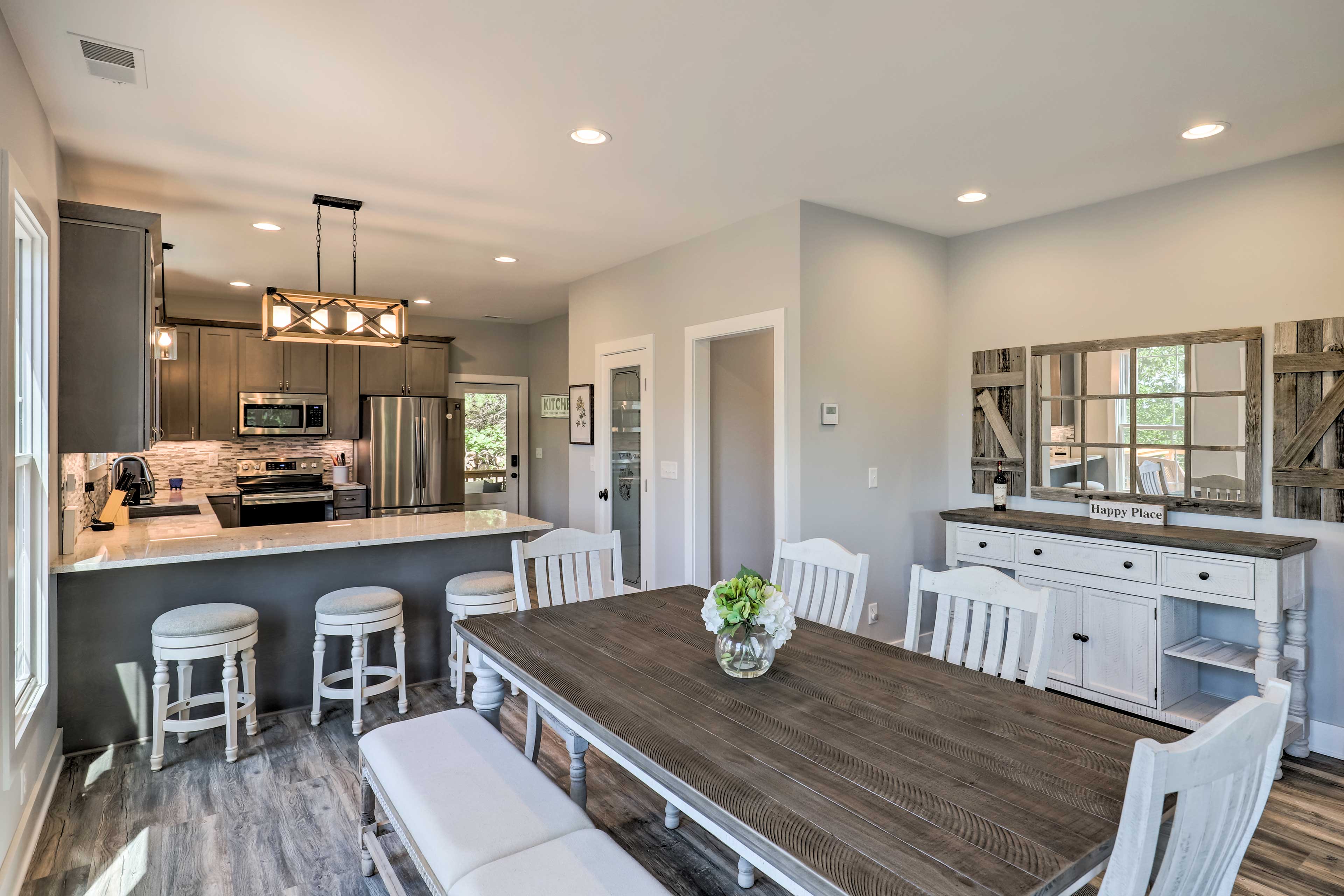 Dining Area | Dishware & Flatware Provided