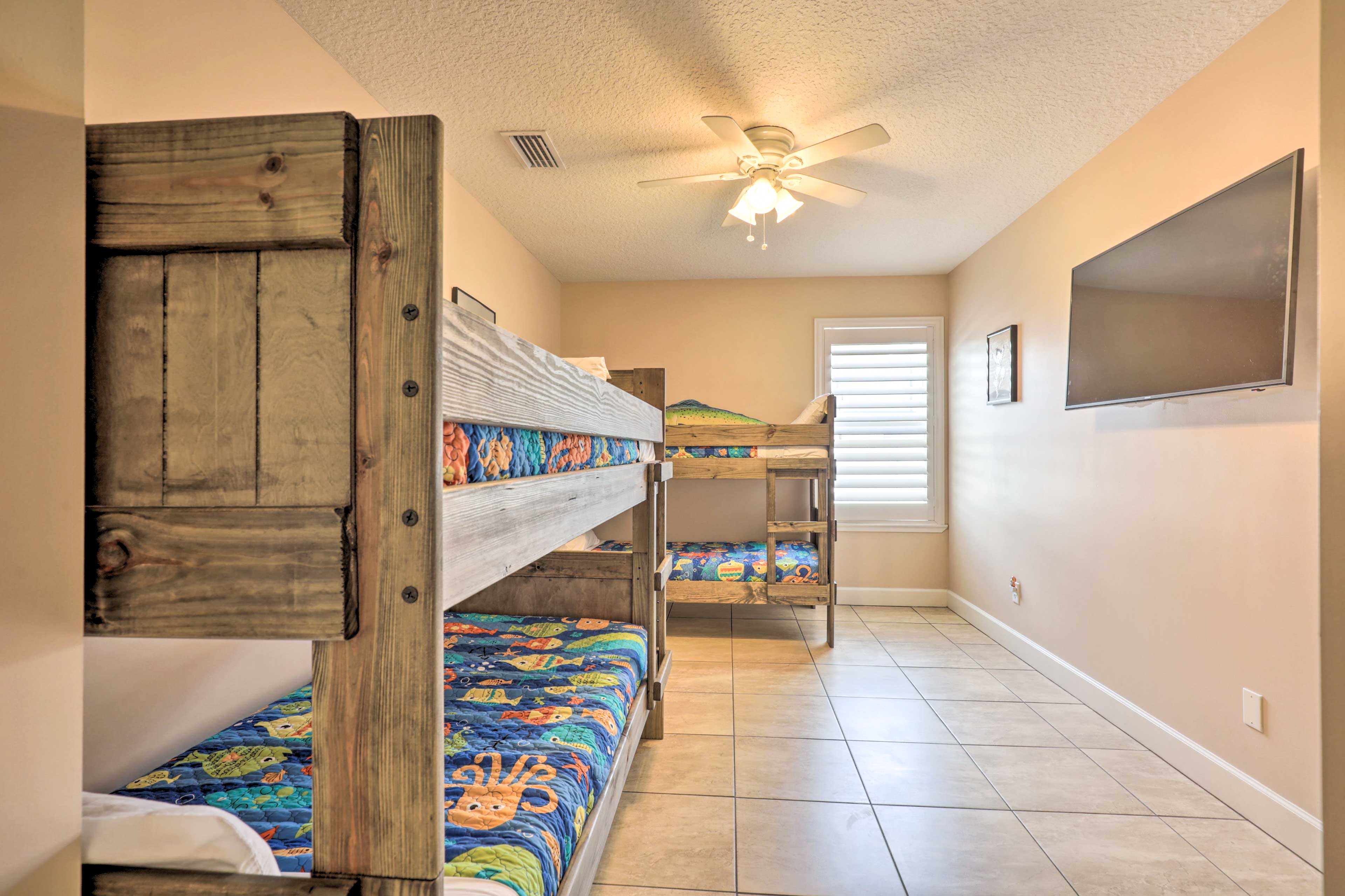 Bedroom 3 | 2 Twin Bunk Beds | Smart TV