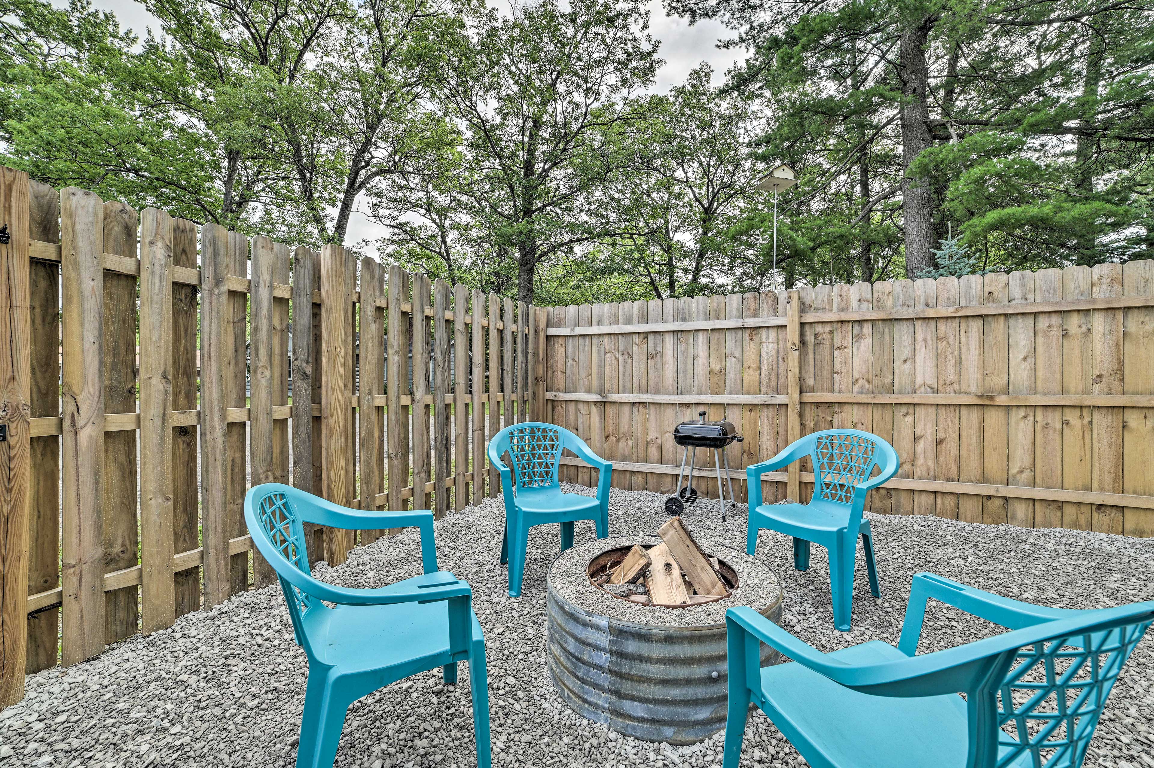 Private Yard | Fire Pit | Charcoal Grill | Pet Friendly w/ Fee