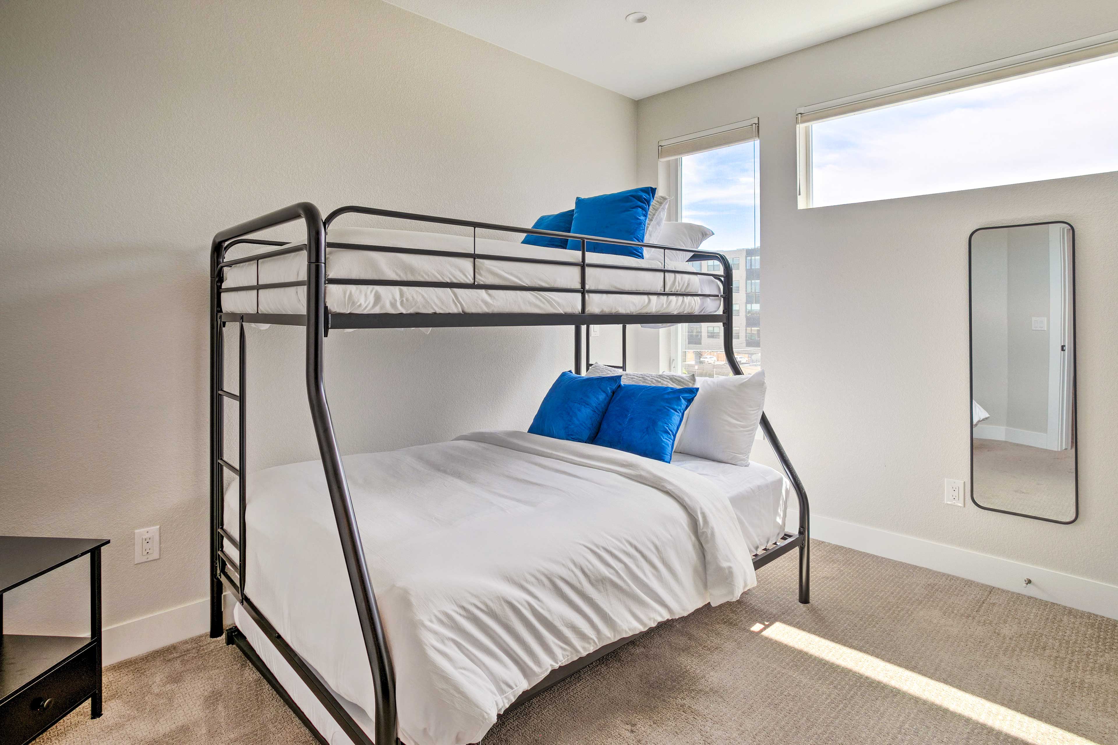 Bedroom 2 | Twin/Full Bunk Bed