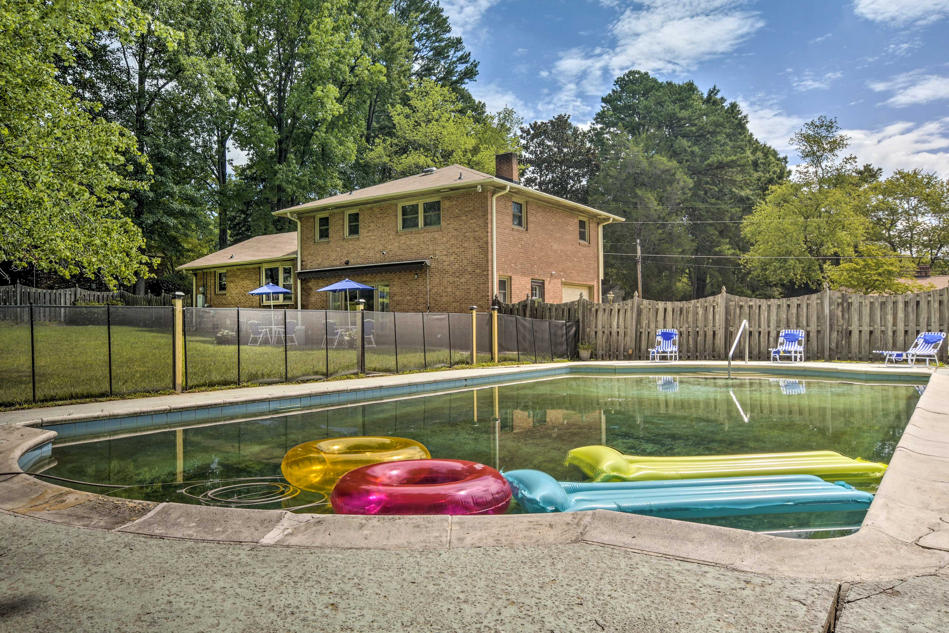 Pool | Lounge Seating | (Open Memorial Day weekend through mid-October)