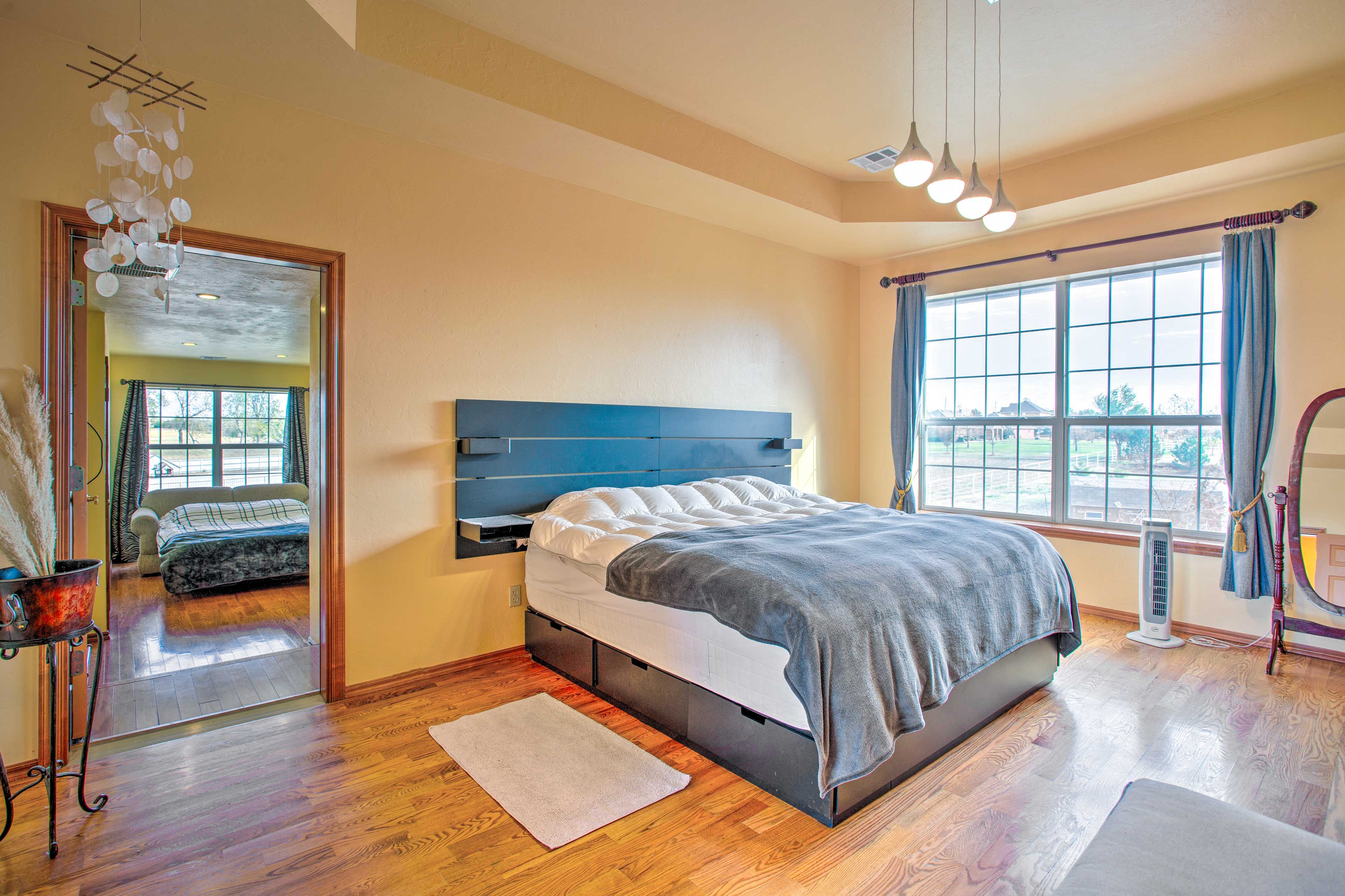 Bedroom 2 | 2nd Floor | King Bed | Smart TV | En-Suite Bathroom