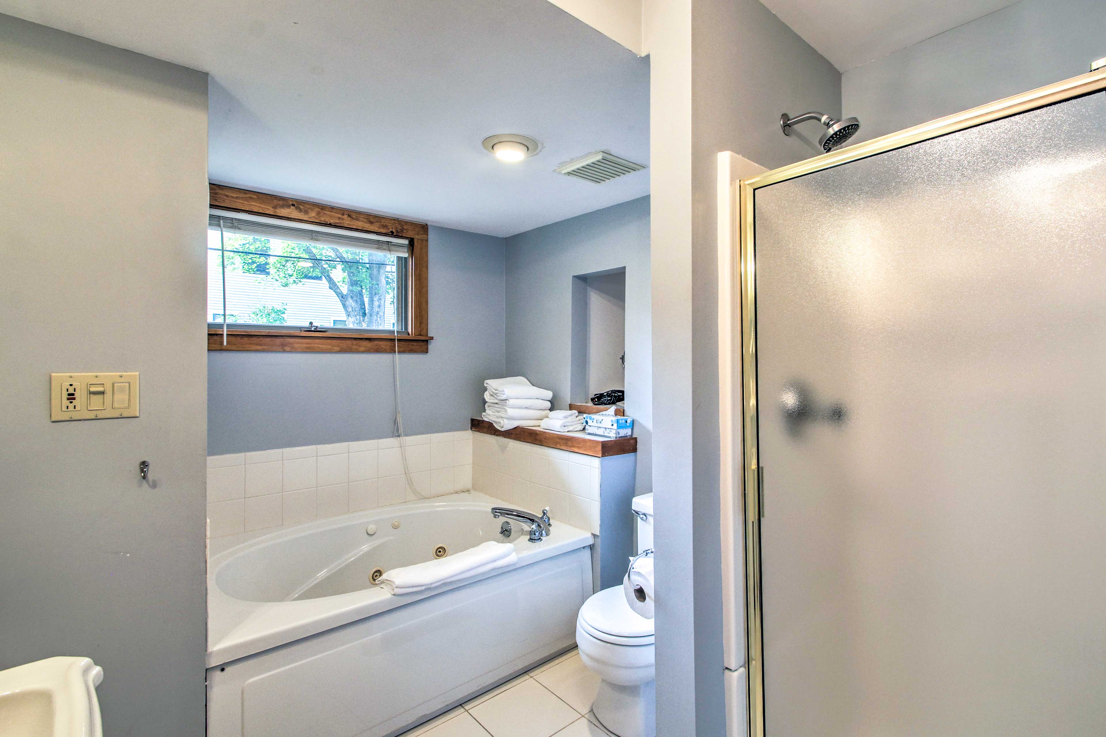 En-Suite Bathroom | Jetted Tub