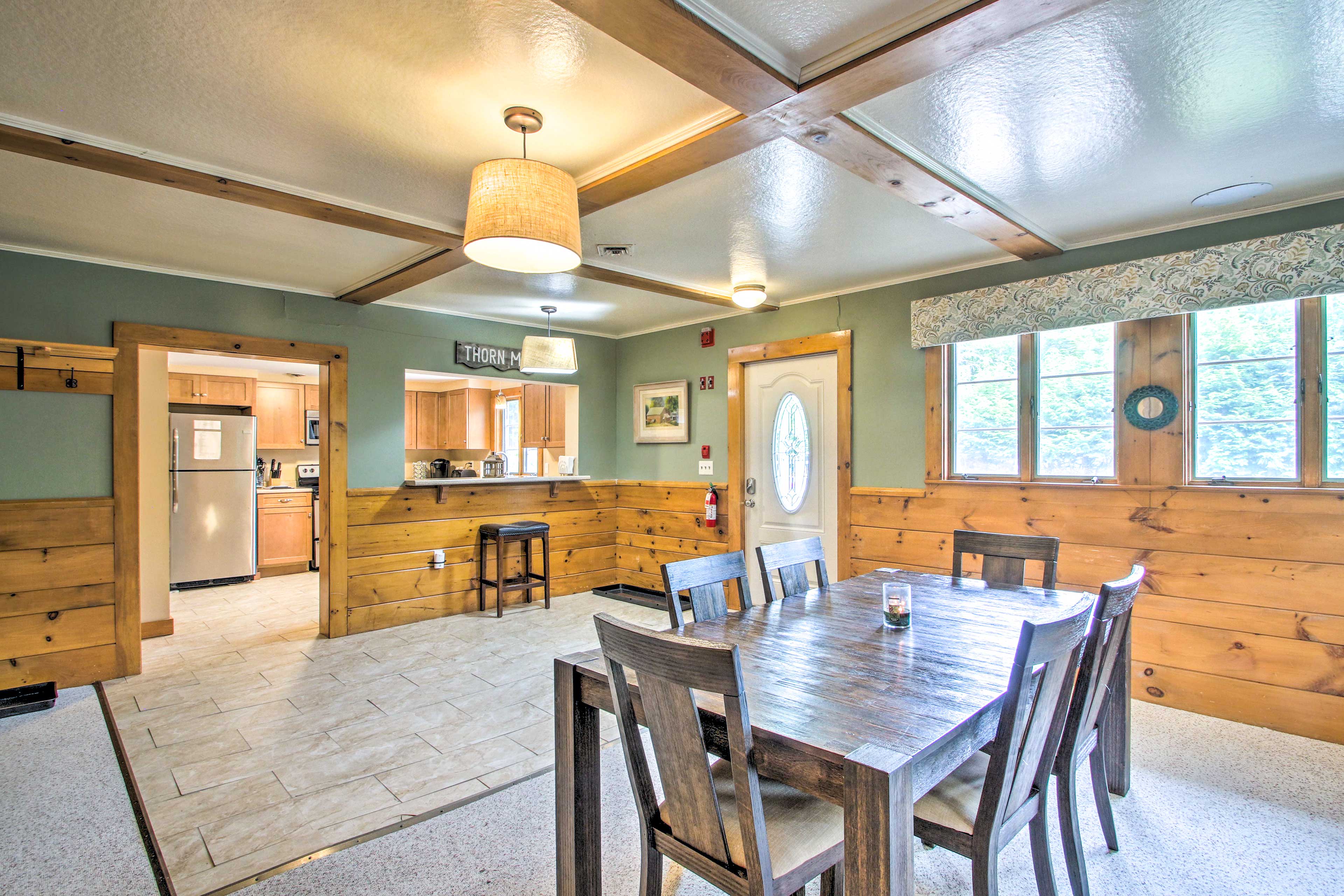 Dining Area | Dishware & Flatware Provided