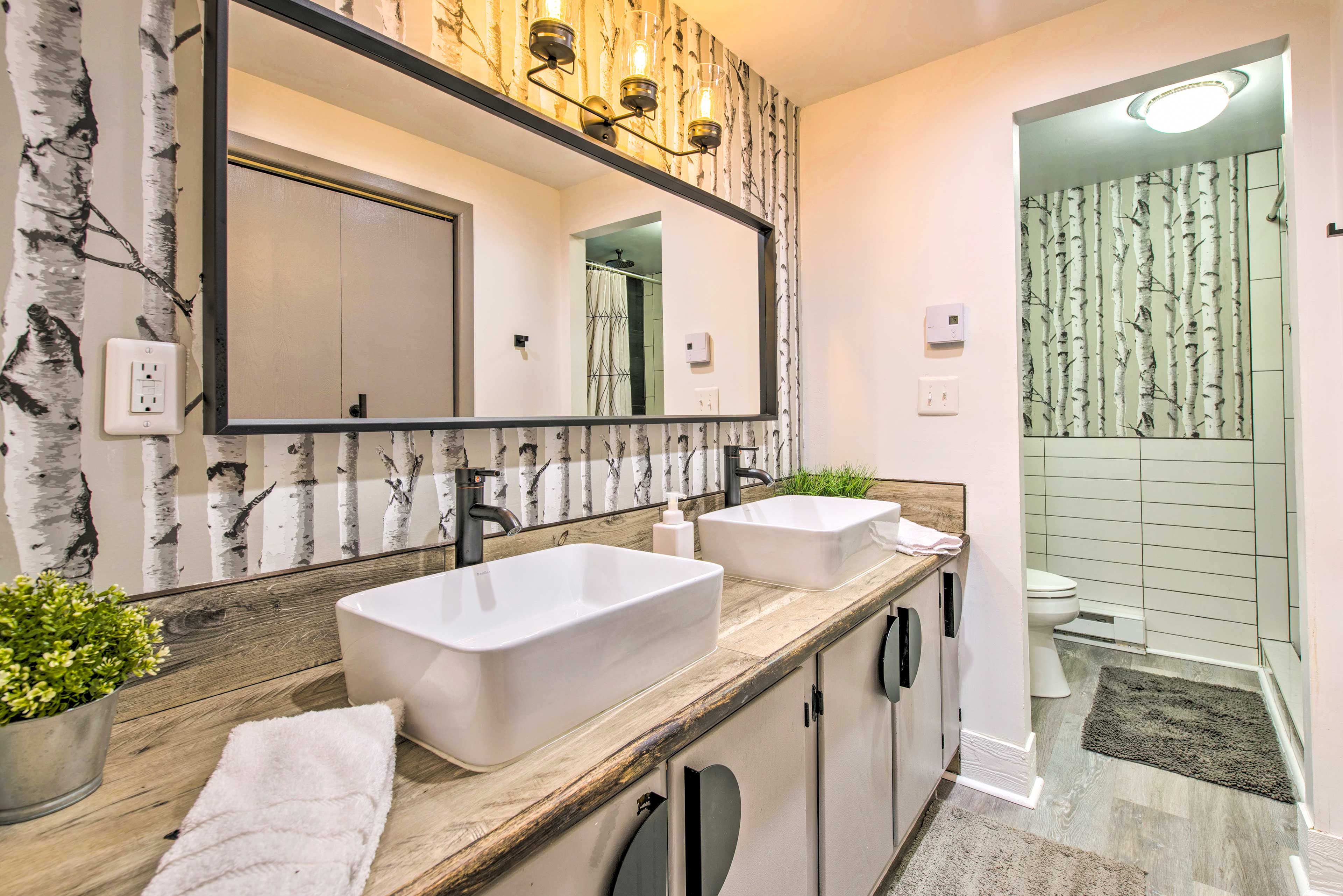 En-Suite Bathroom | Towels Provided