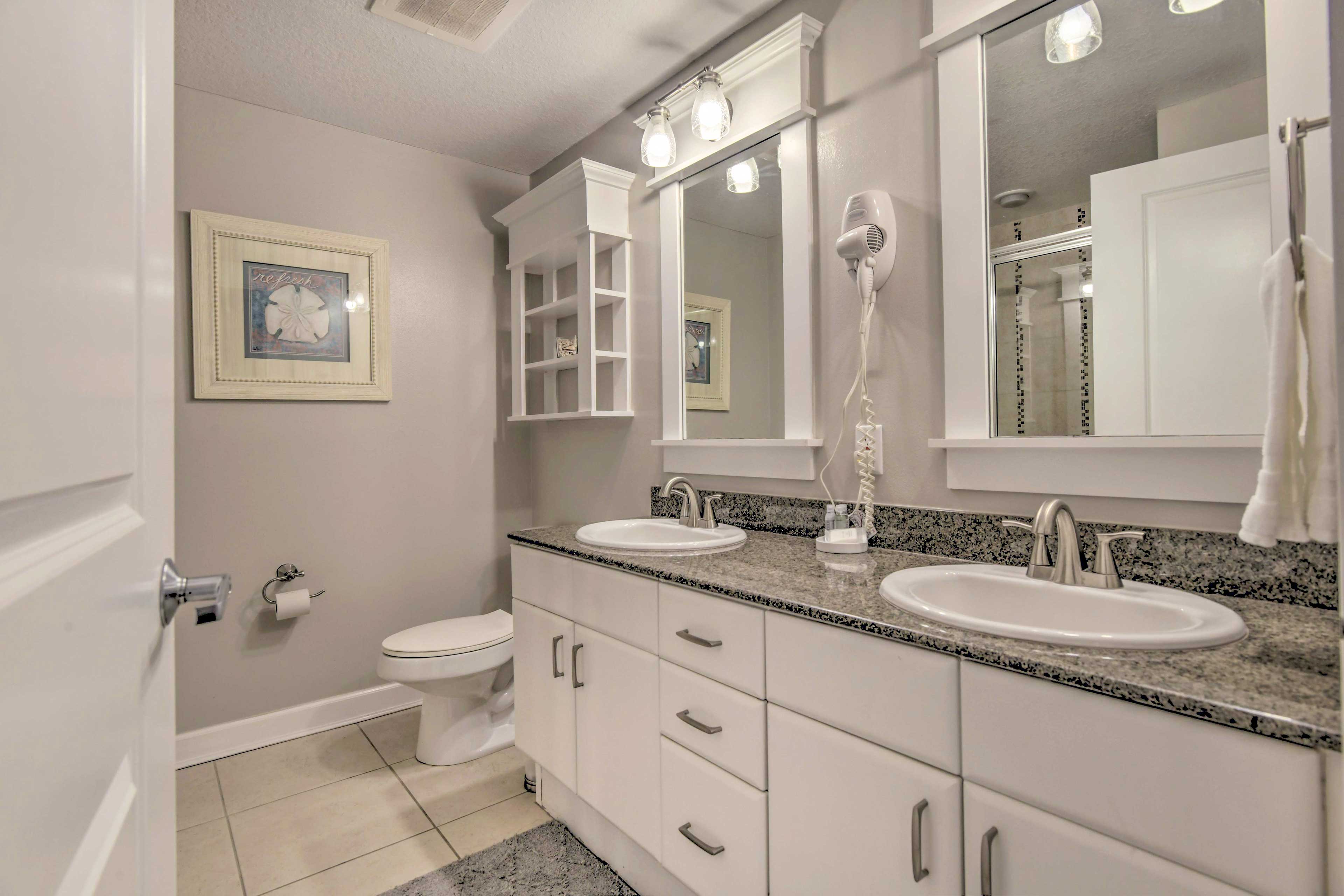 En-Suite Bathroom | Main Level | Towels Provided