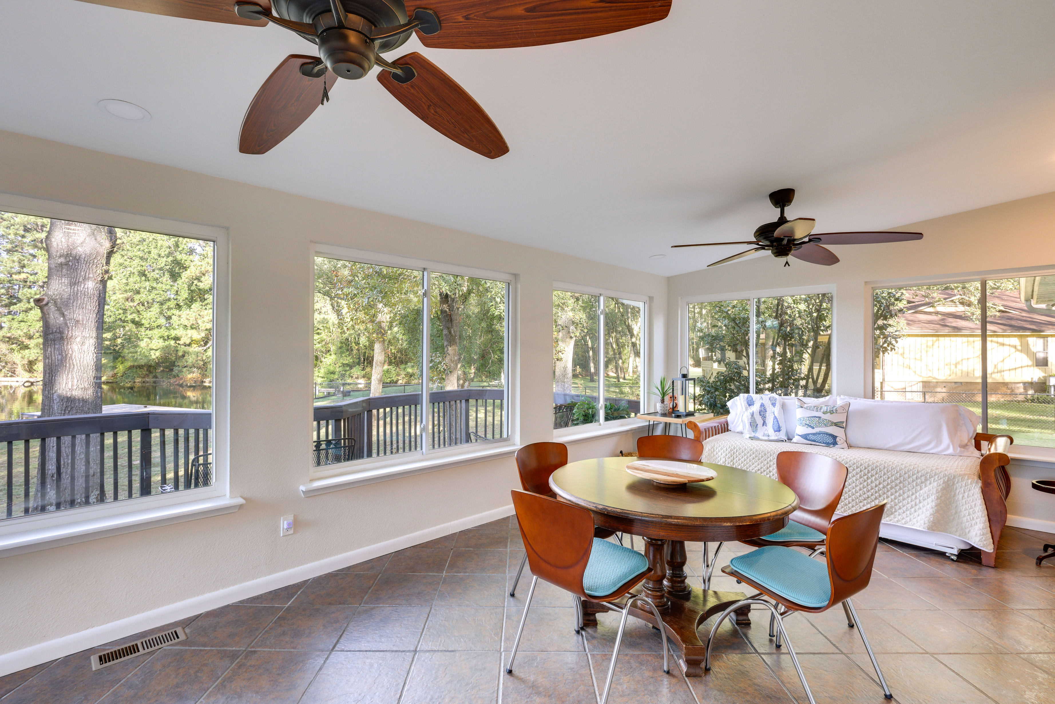 Sunroom | Twin Daybed w/ Twin Mattress