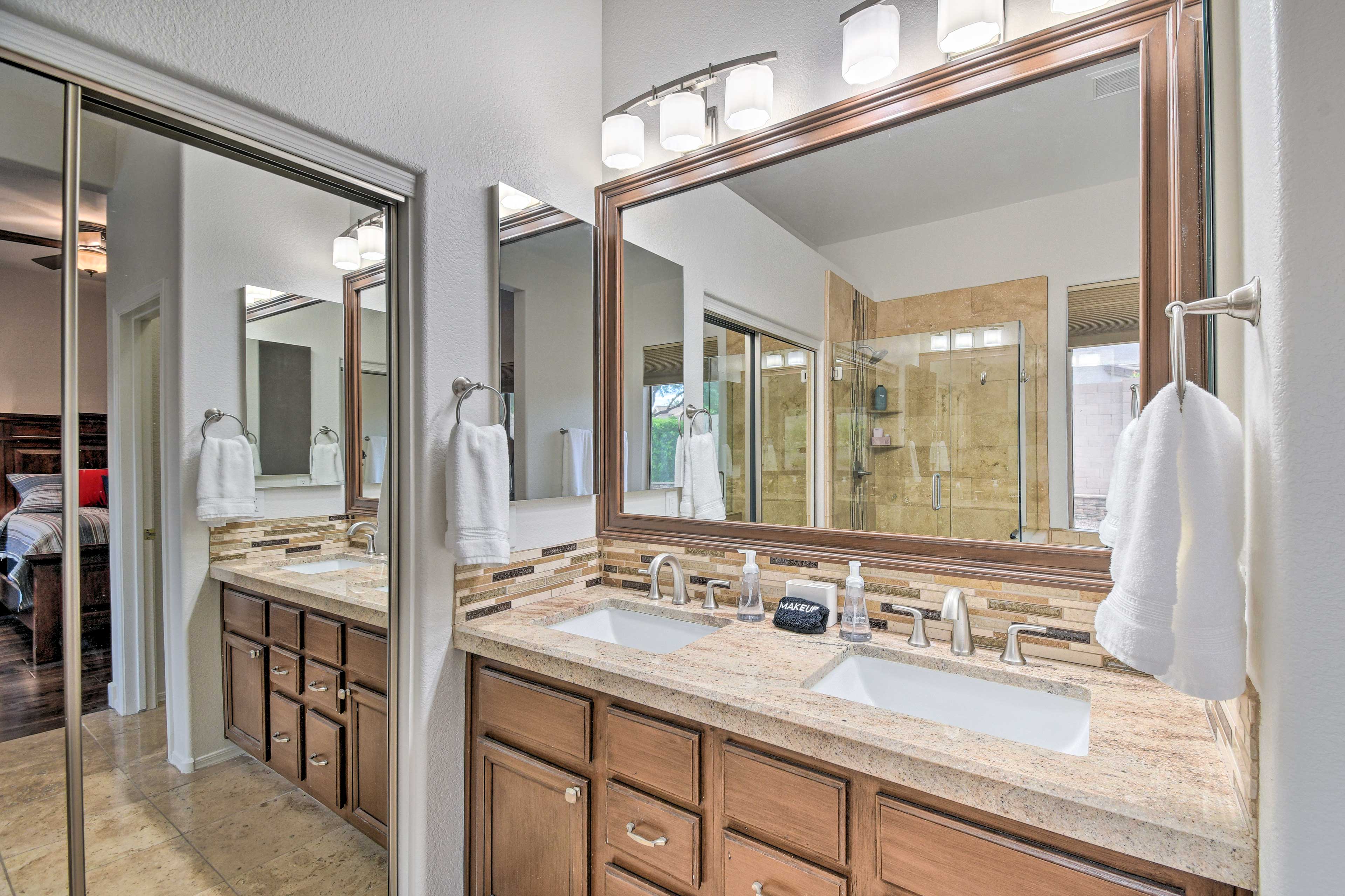 En-Suite Bathroom | Towels Provided | Complimentary Toiletries