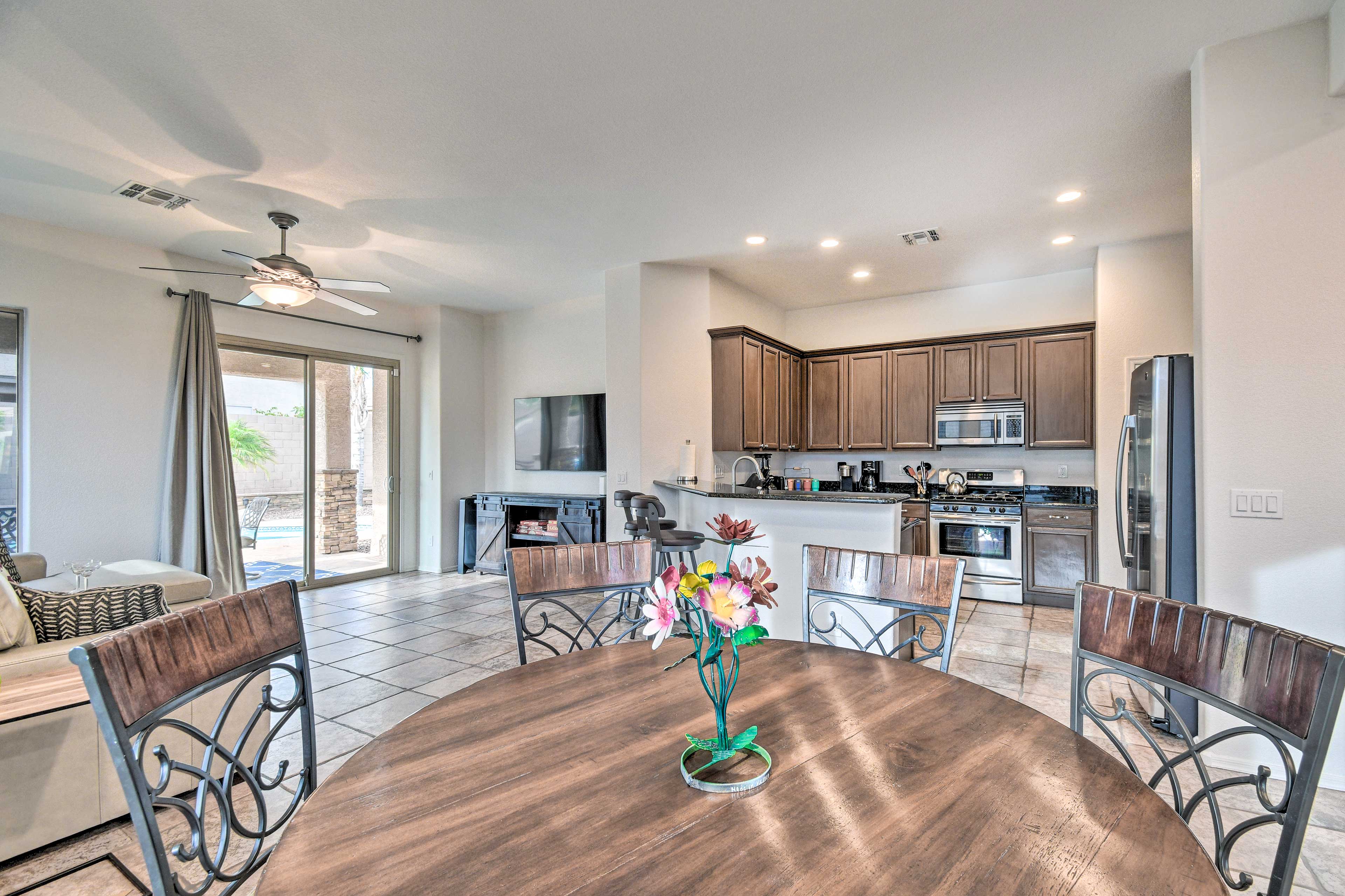 Additional Dining Area | Dishware/Flatware Provided