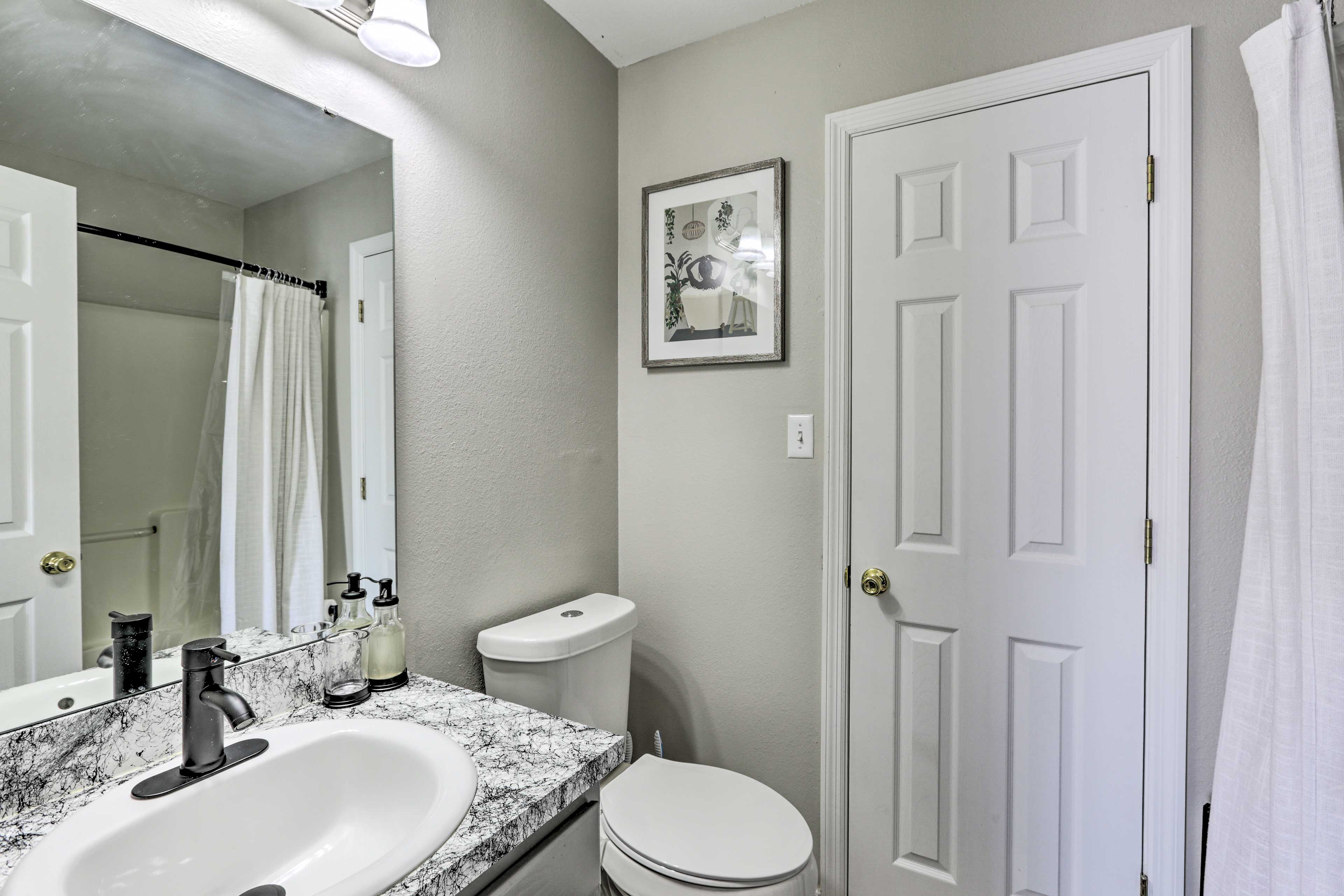 En-Suite Bathroom | Towels Provided