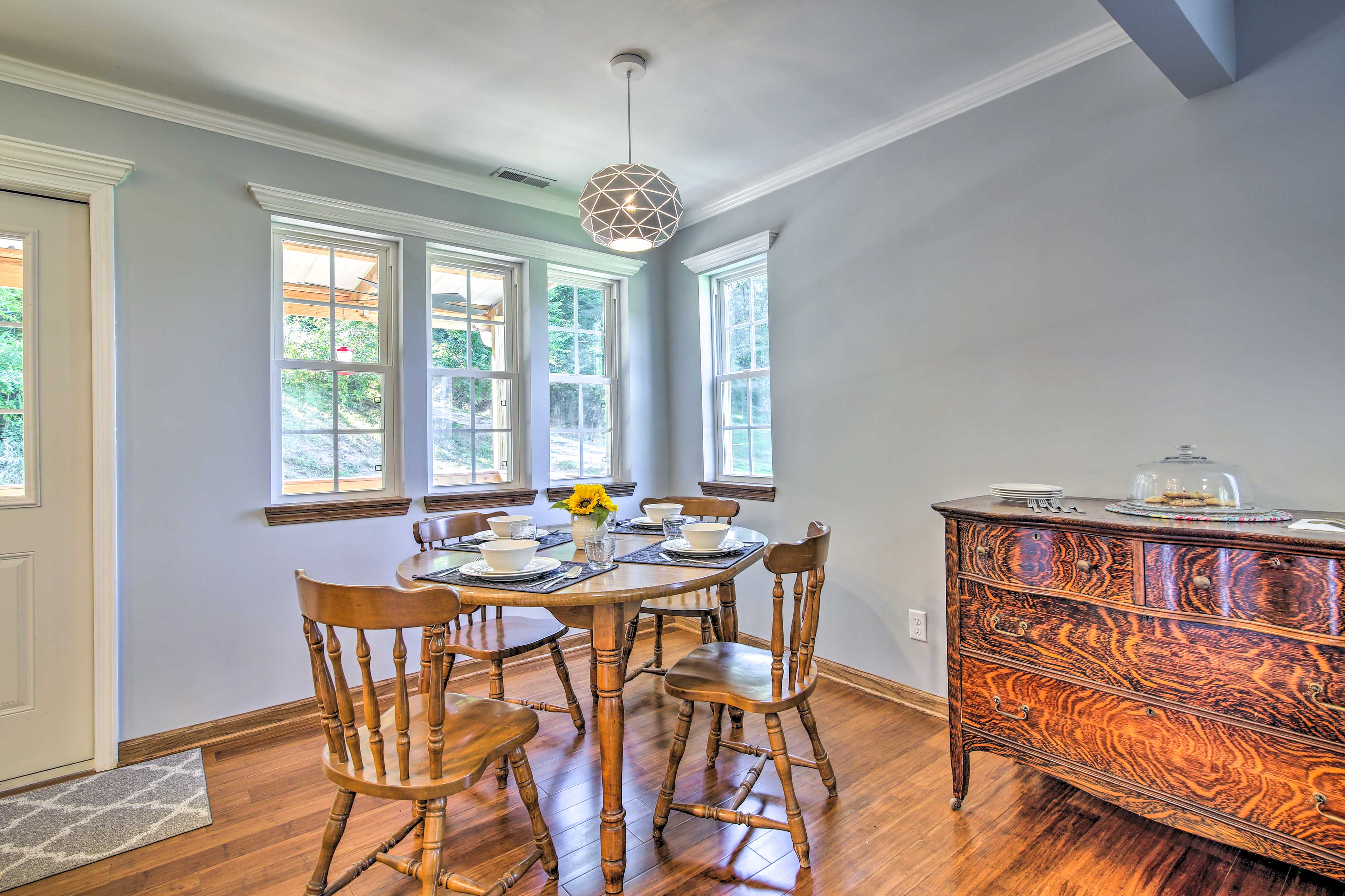 Dining Area | Dishware & Flatware