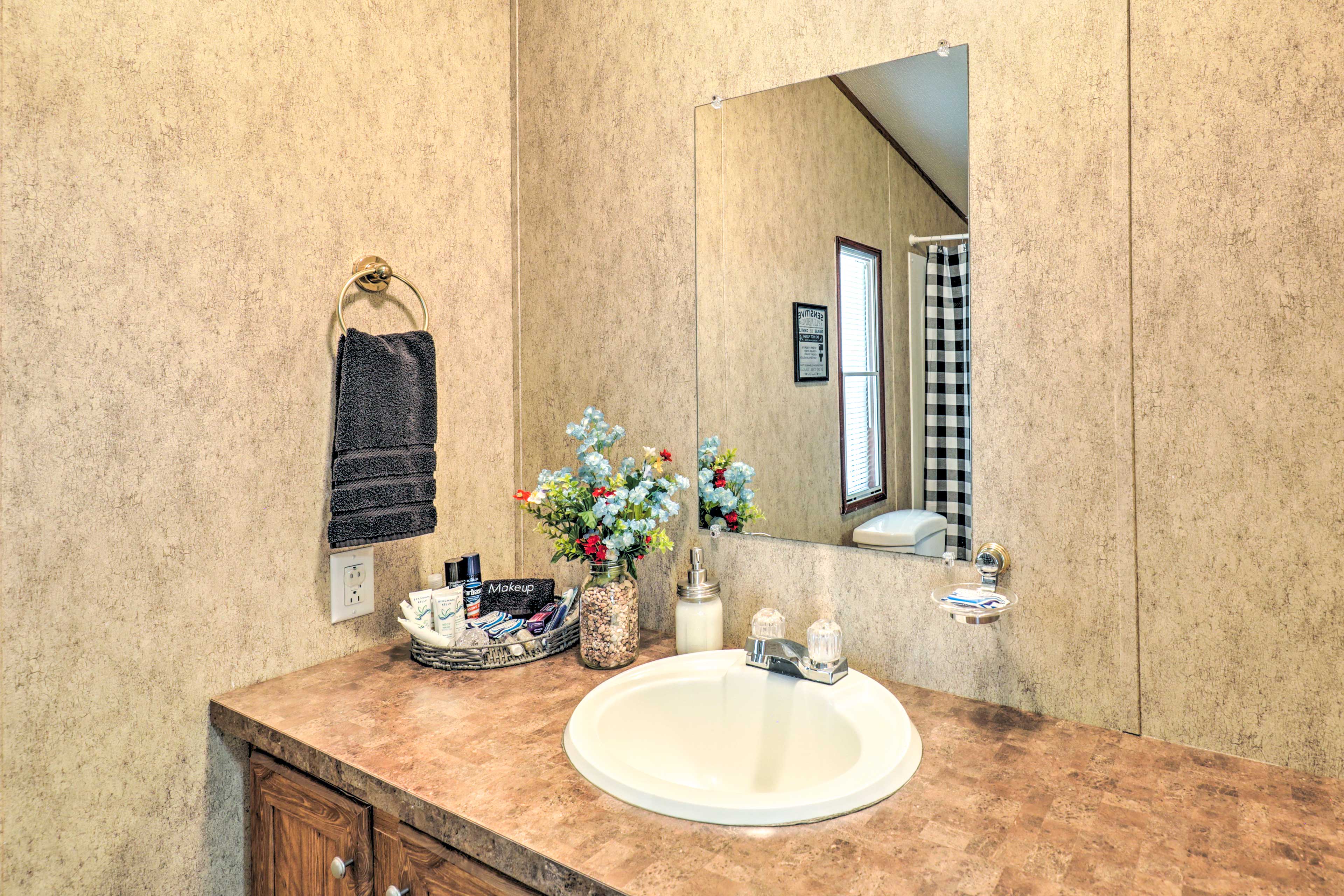 En-Suite Bathroom | Complimentary Toiletries | Hair Dryer | Towels