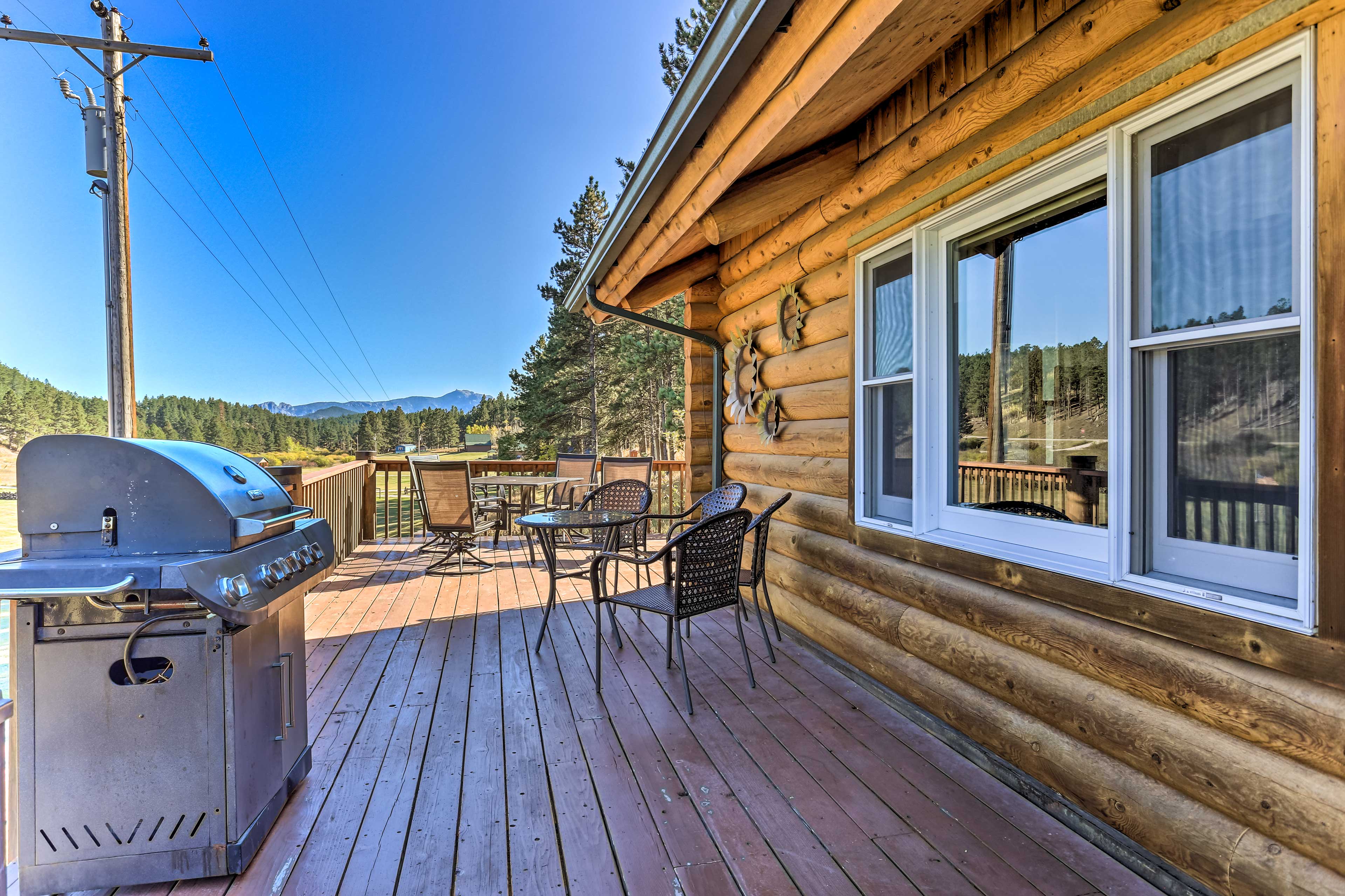 Cabin Exterior | Wraparound Deck