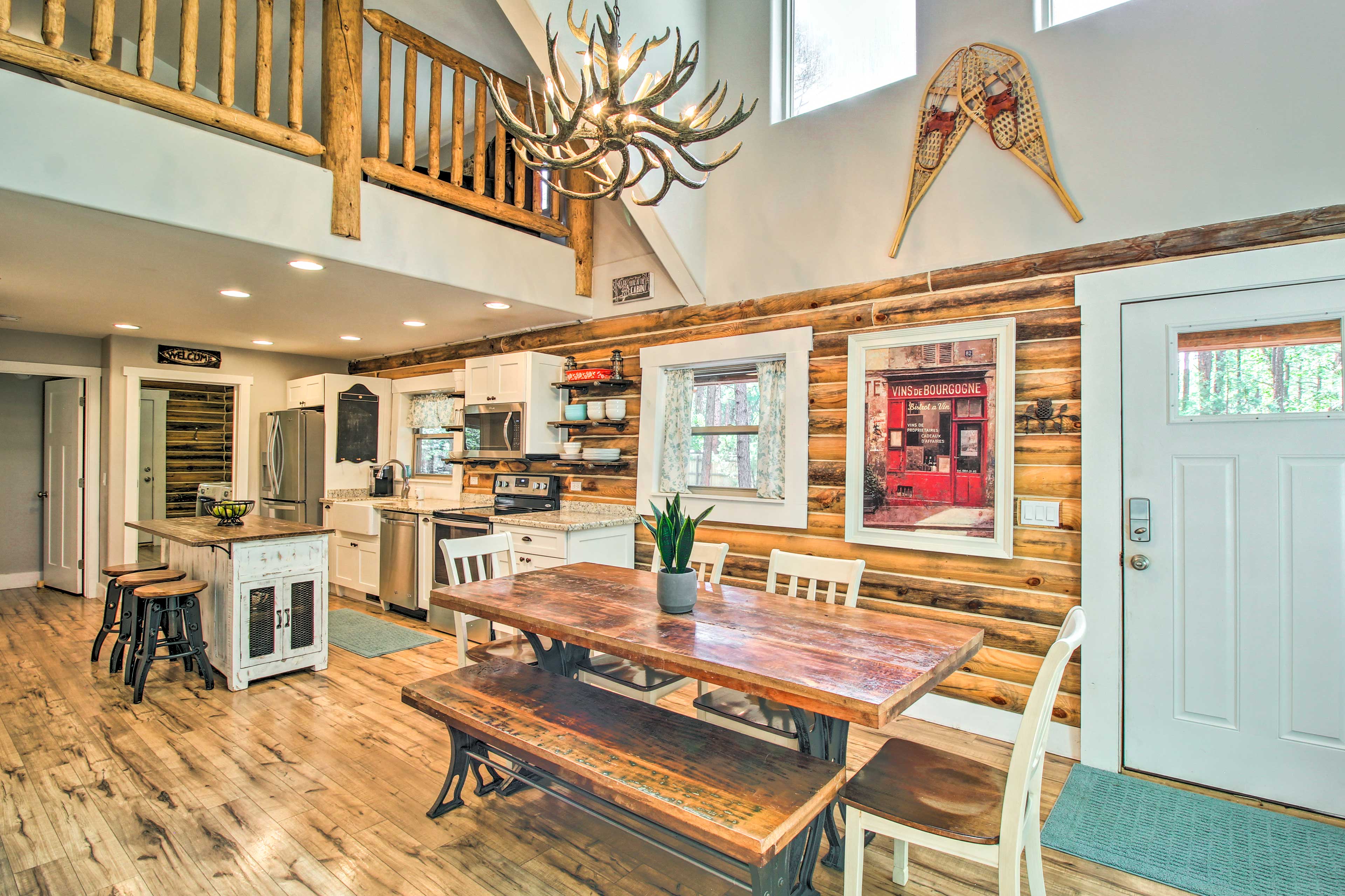 Dining Area | Dishware/Flatware