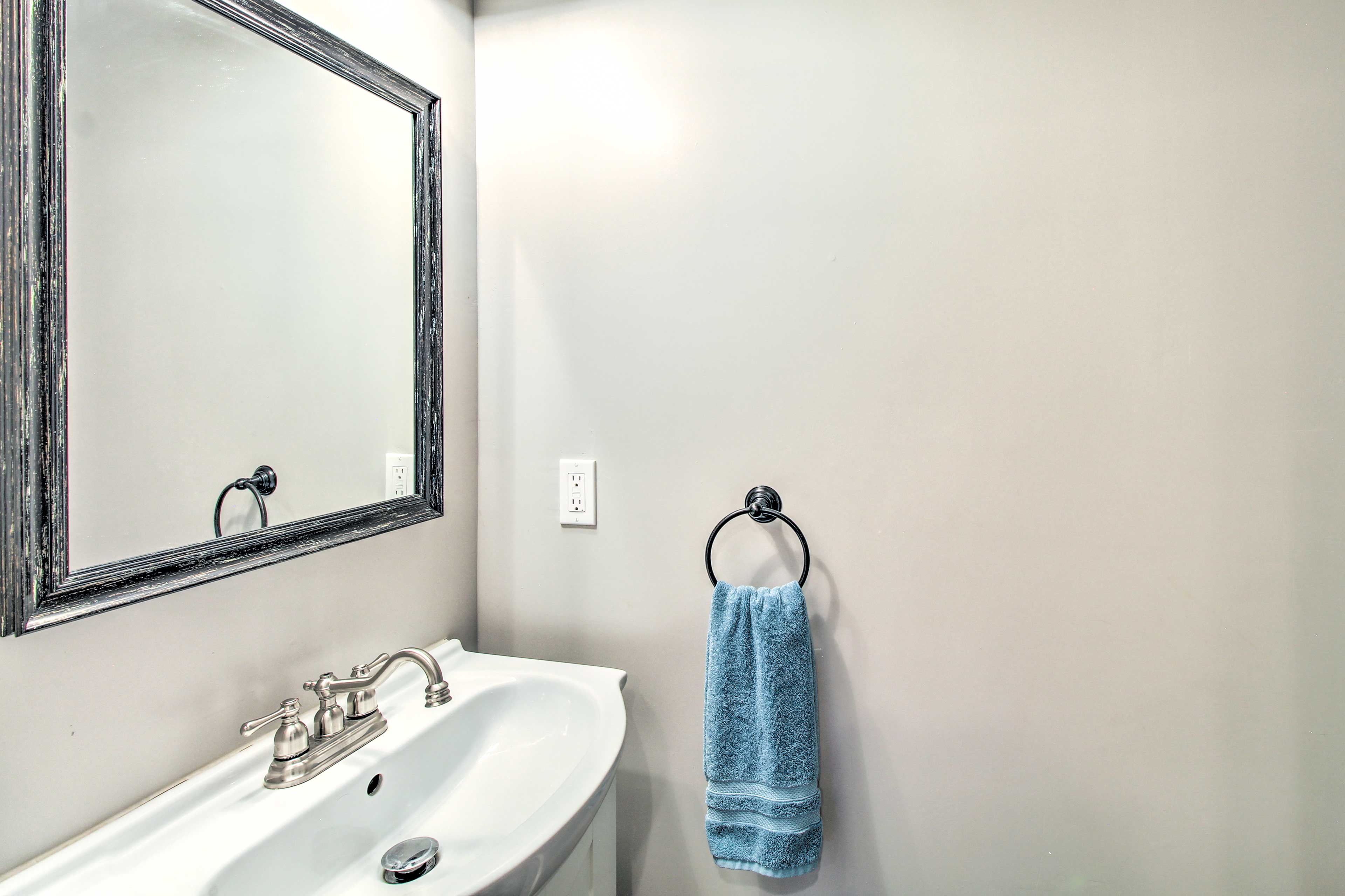 Half Bathroom | 1st Floor | Complimentary Toiletries