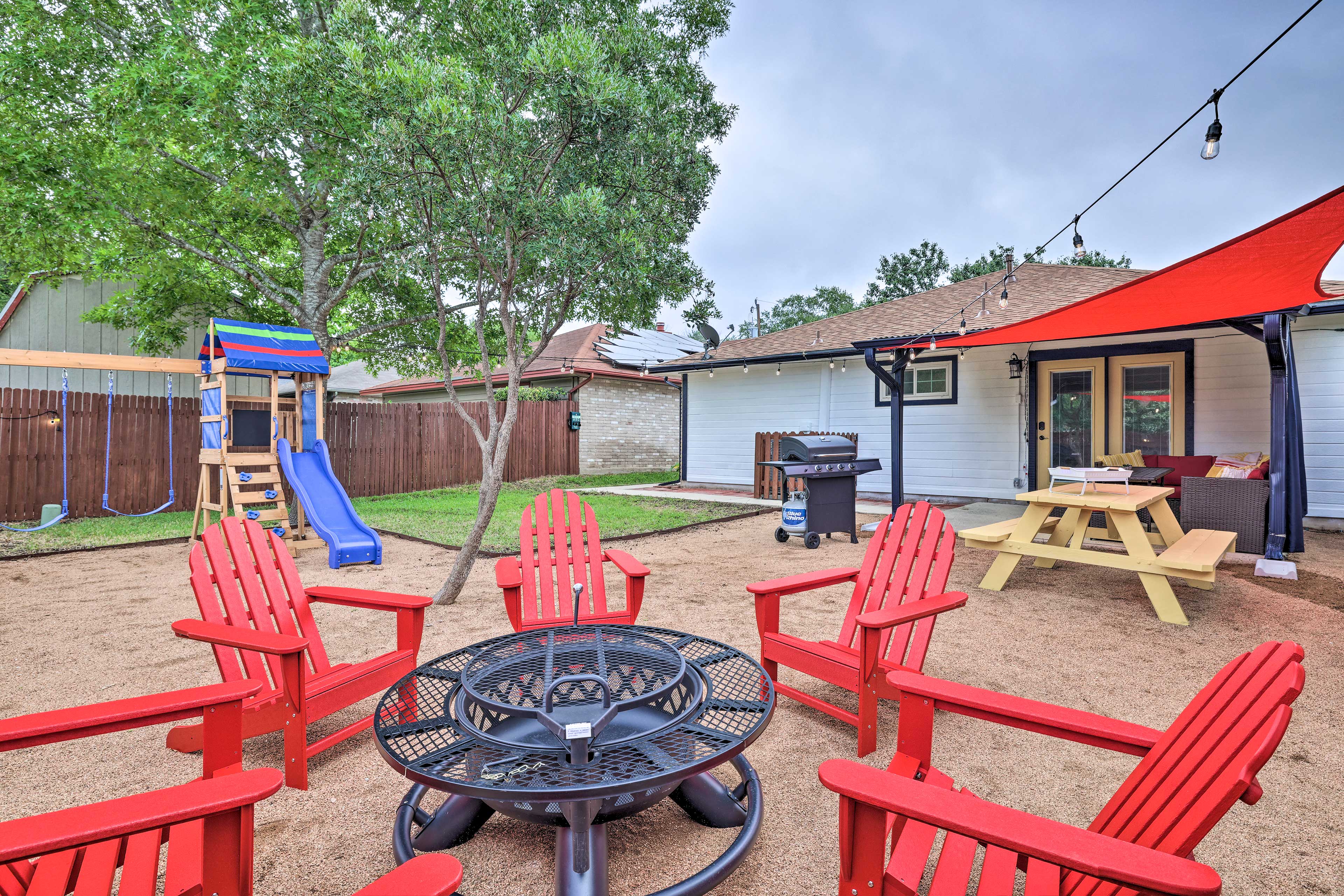 Fenced Yard | Fire Pit | Gas Grill | Playset