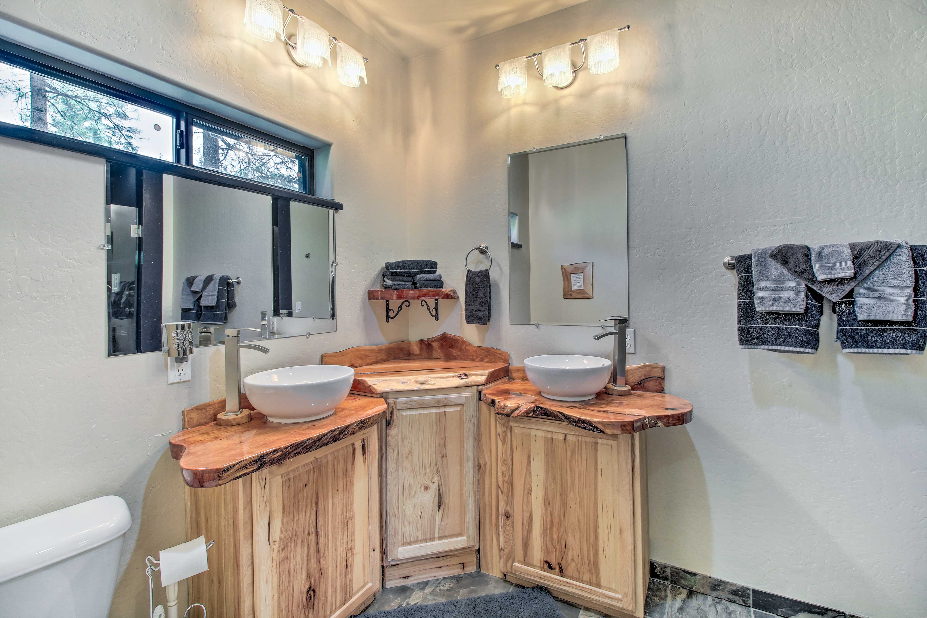 En-Suite Bathroom | Complimentary Toiletries | Heated Bathroom Floors