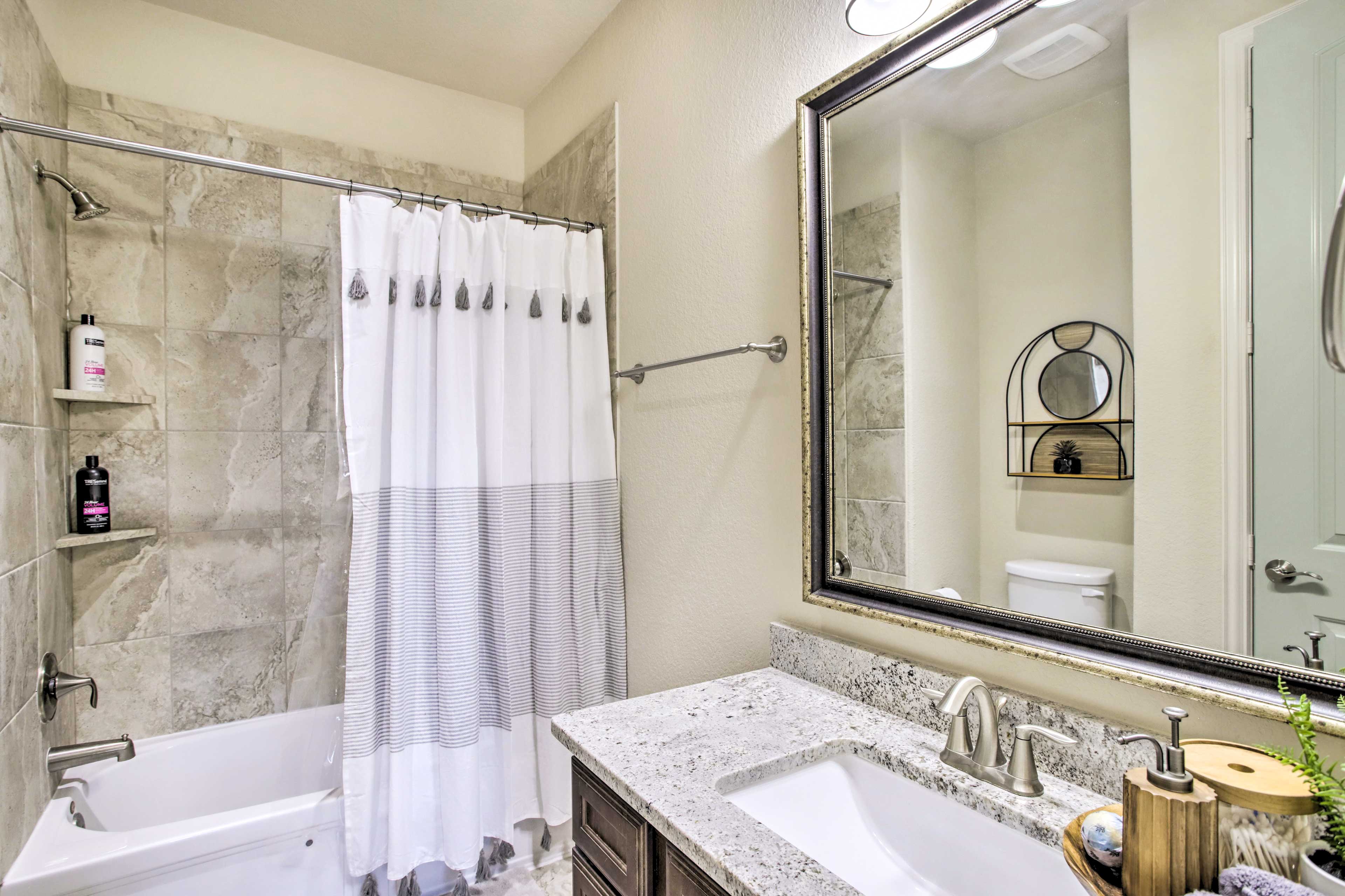 En-Suite Bathroom | Towels Provided | Complimentary Toiletries