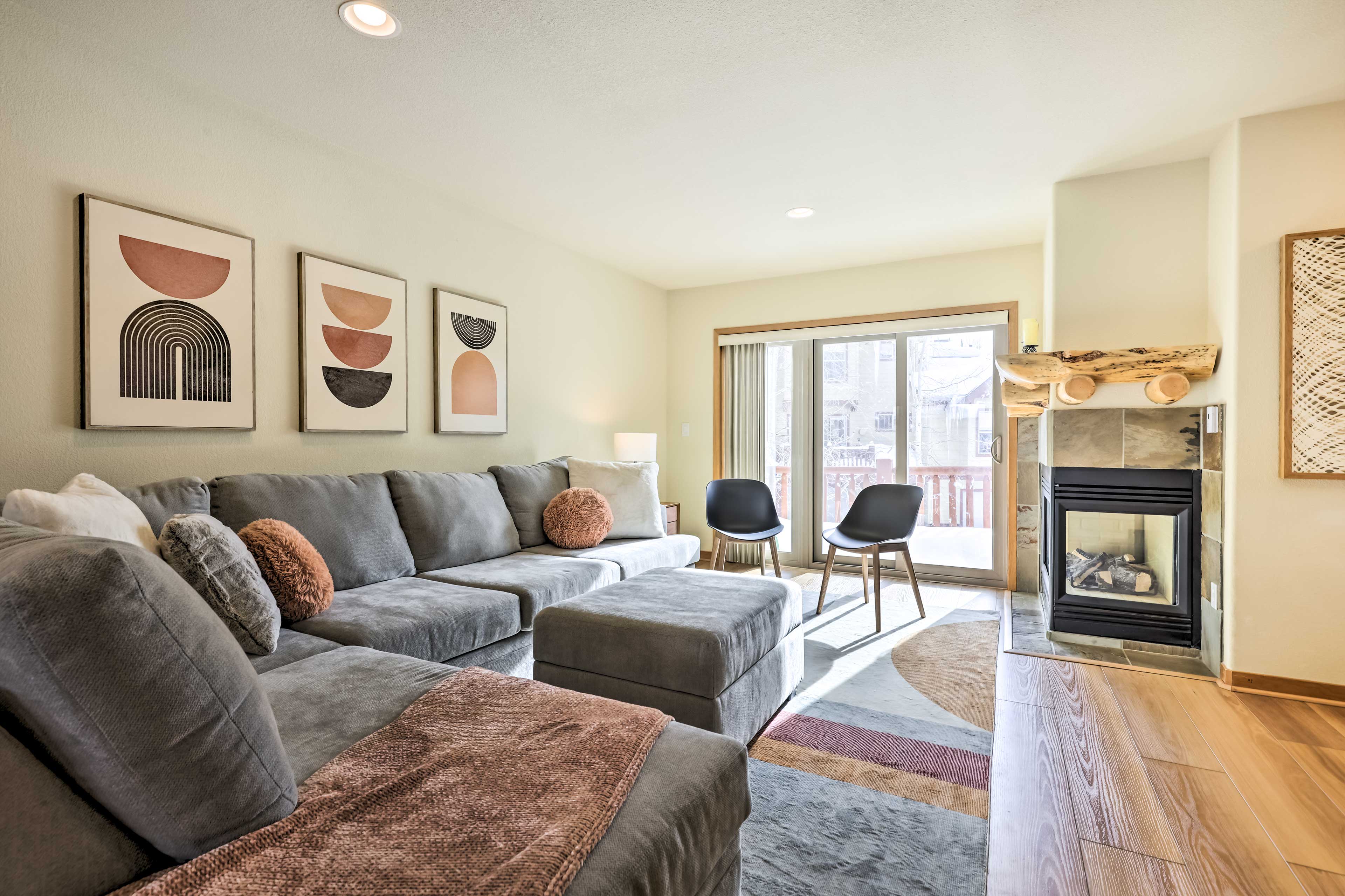 Living Room | 2nd Floor | Full Sleeper Sofa | Front Deck Access | Smart TV