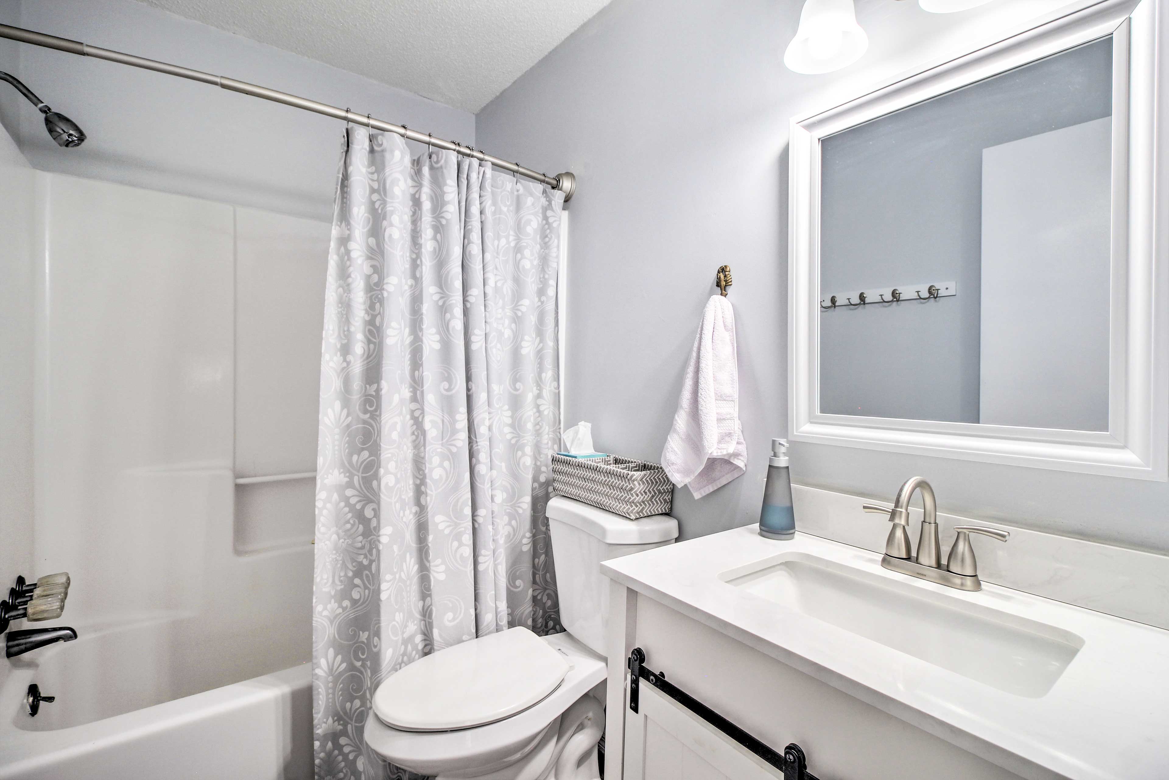 Full Bathroom | Complimentary Toiletries