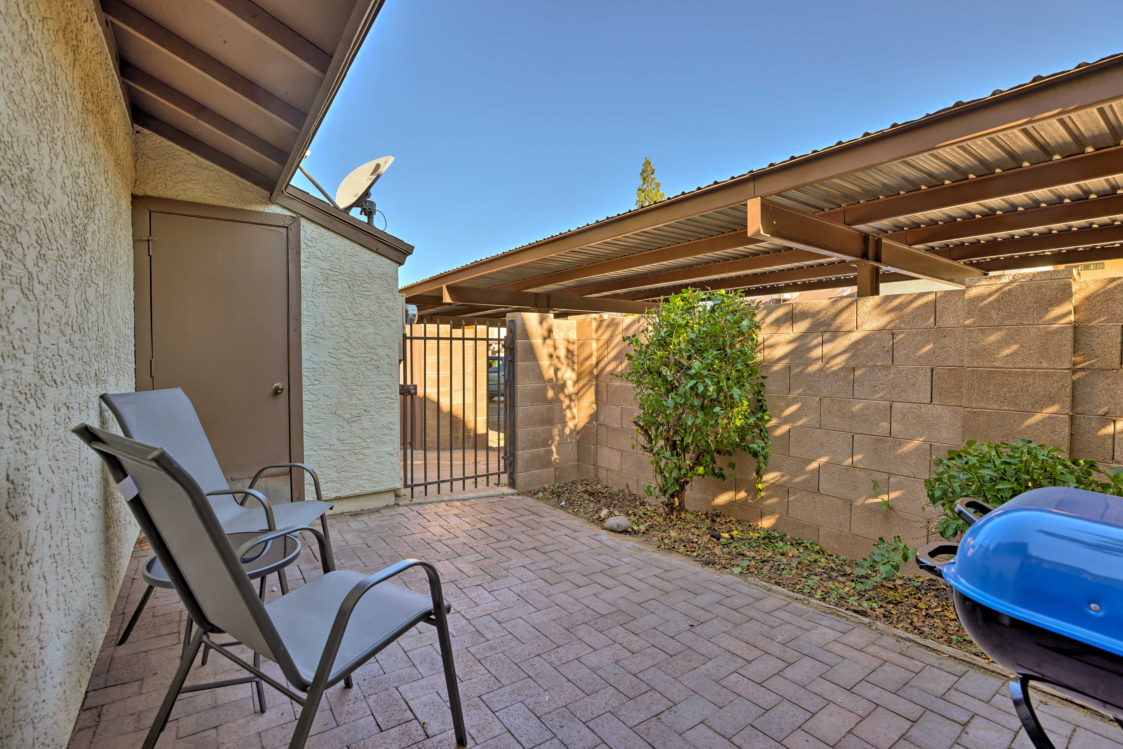 Private Patio | Charcoal Grill