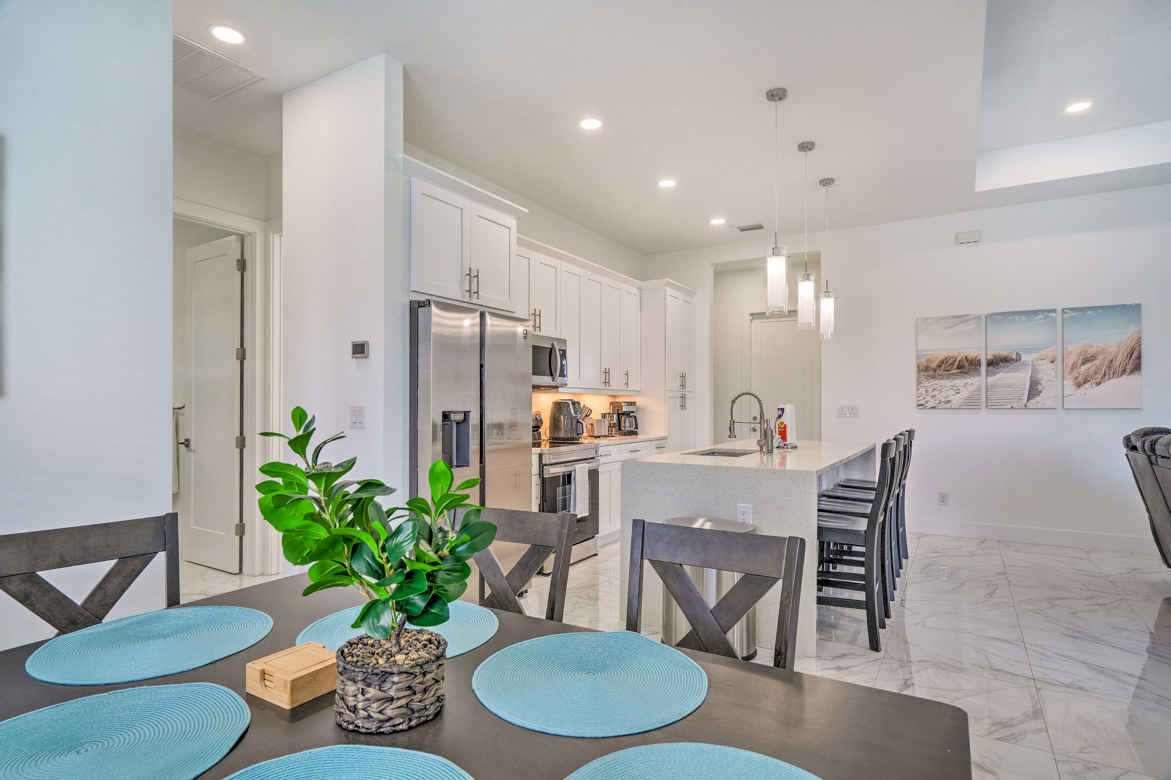 Dining Area | Central Air Conditioning