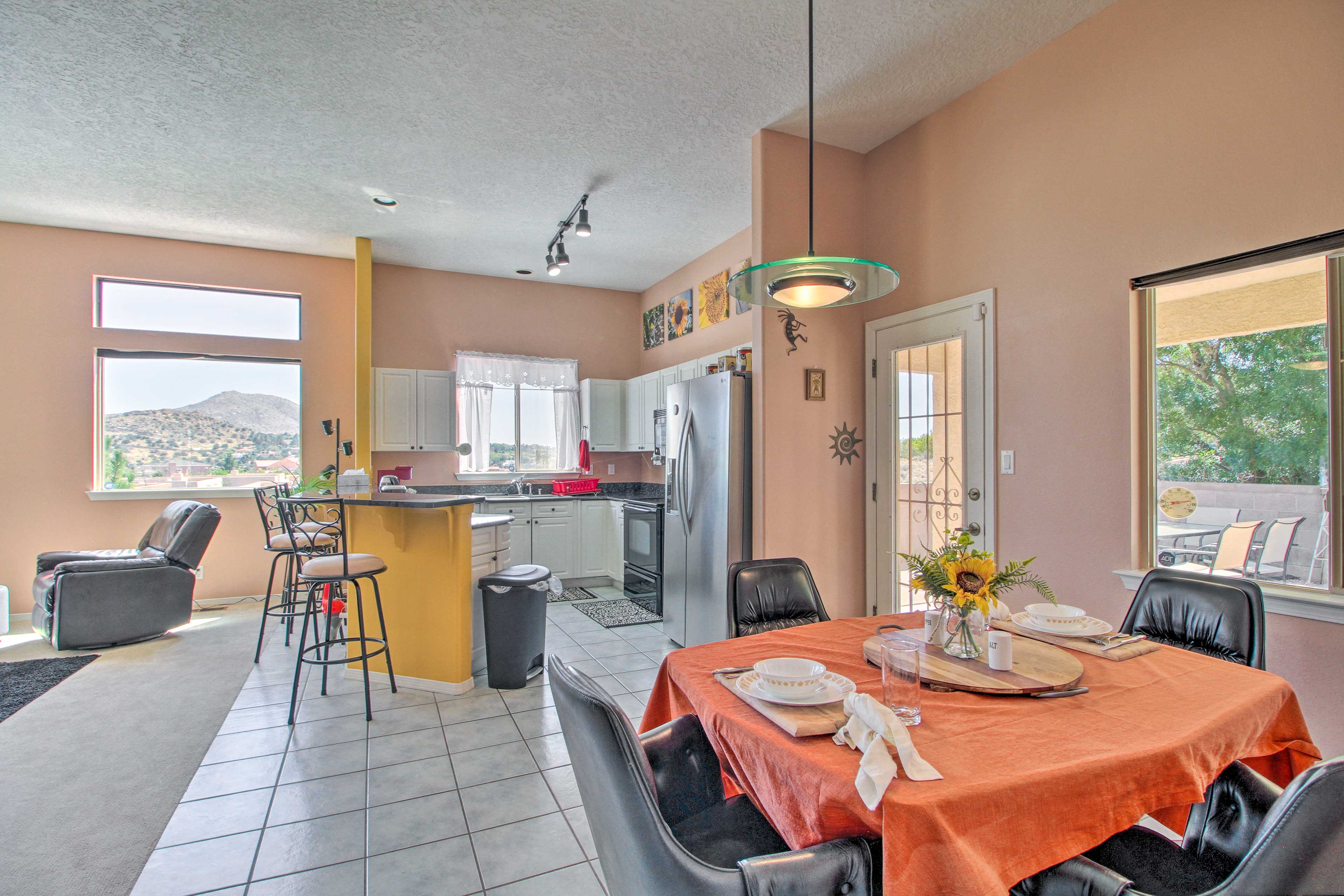 Dining Area | Full Kitchen