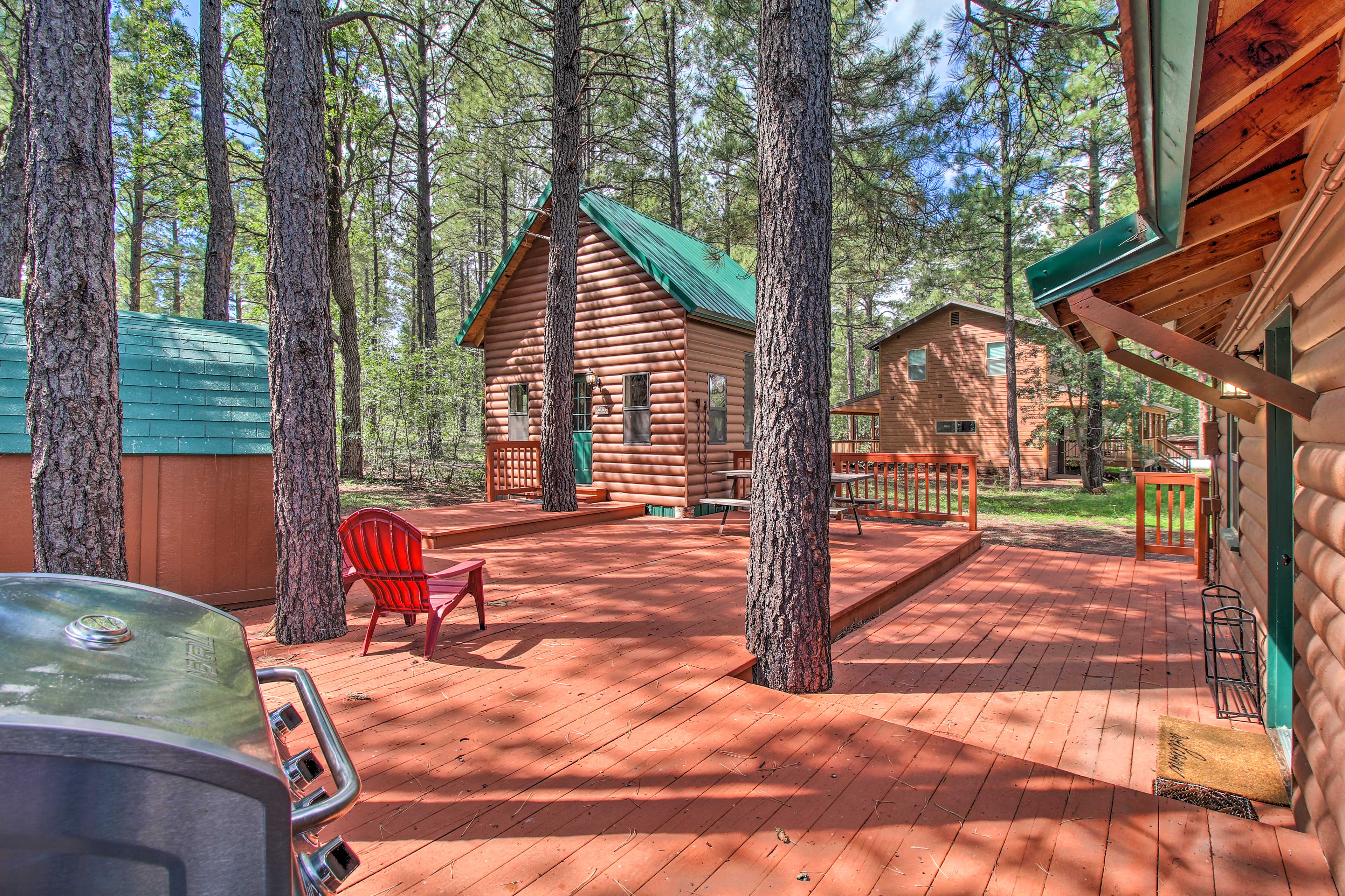 Deck | Gas Grill | Outdoor Dining Area