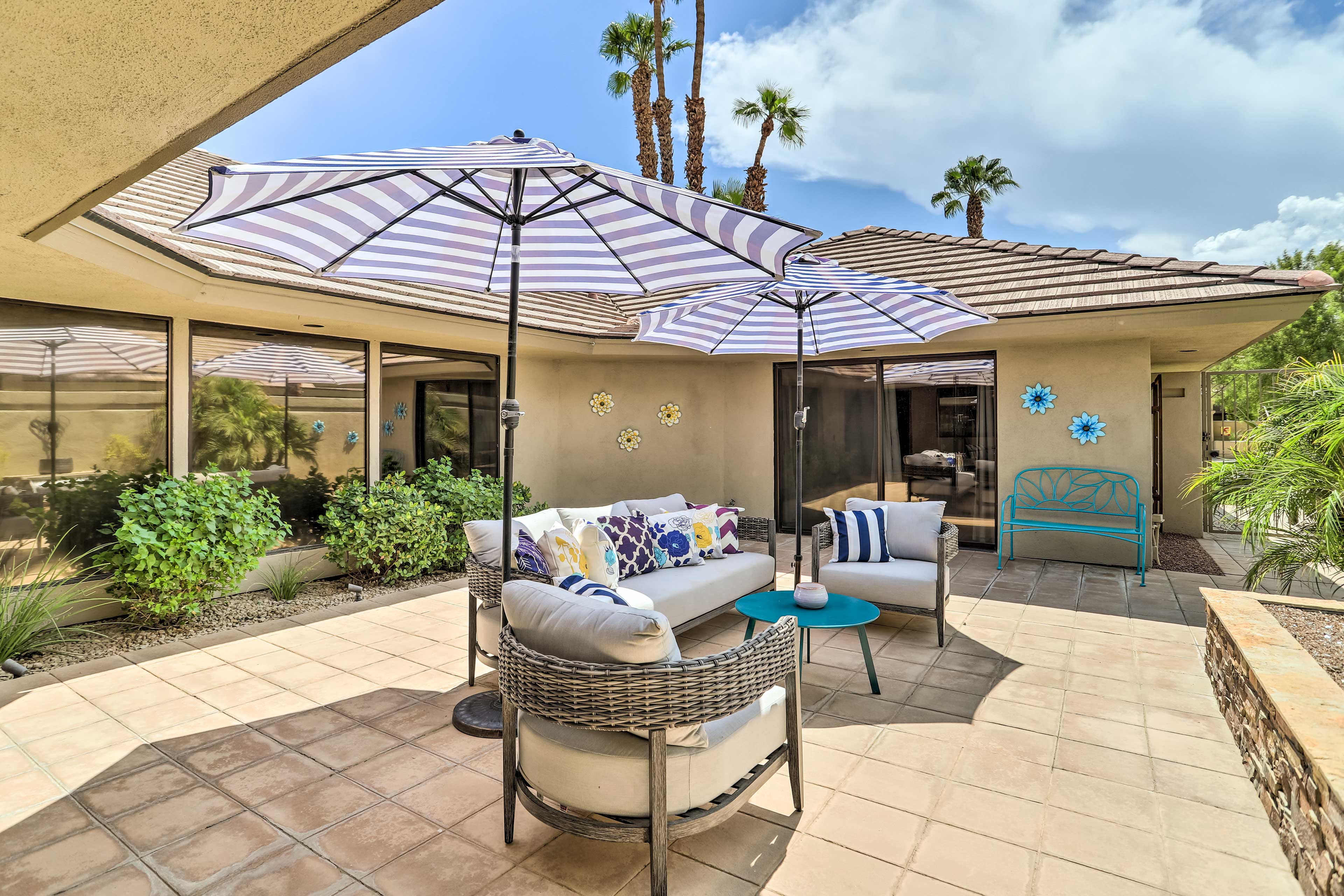 Private Courtyard | Fire Pit | Grill