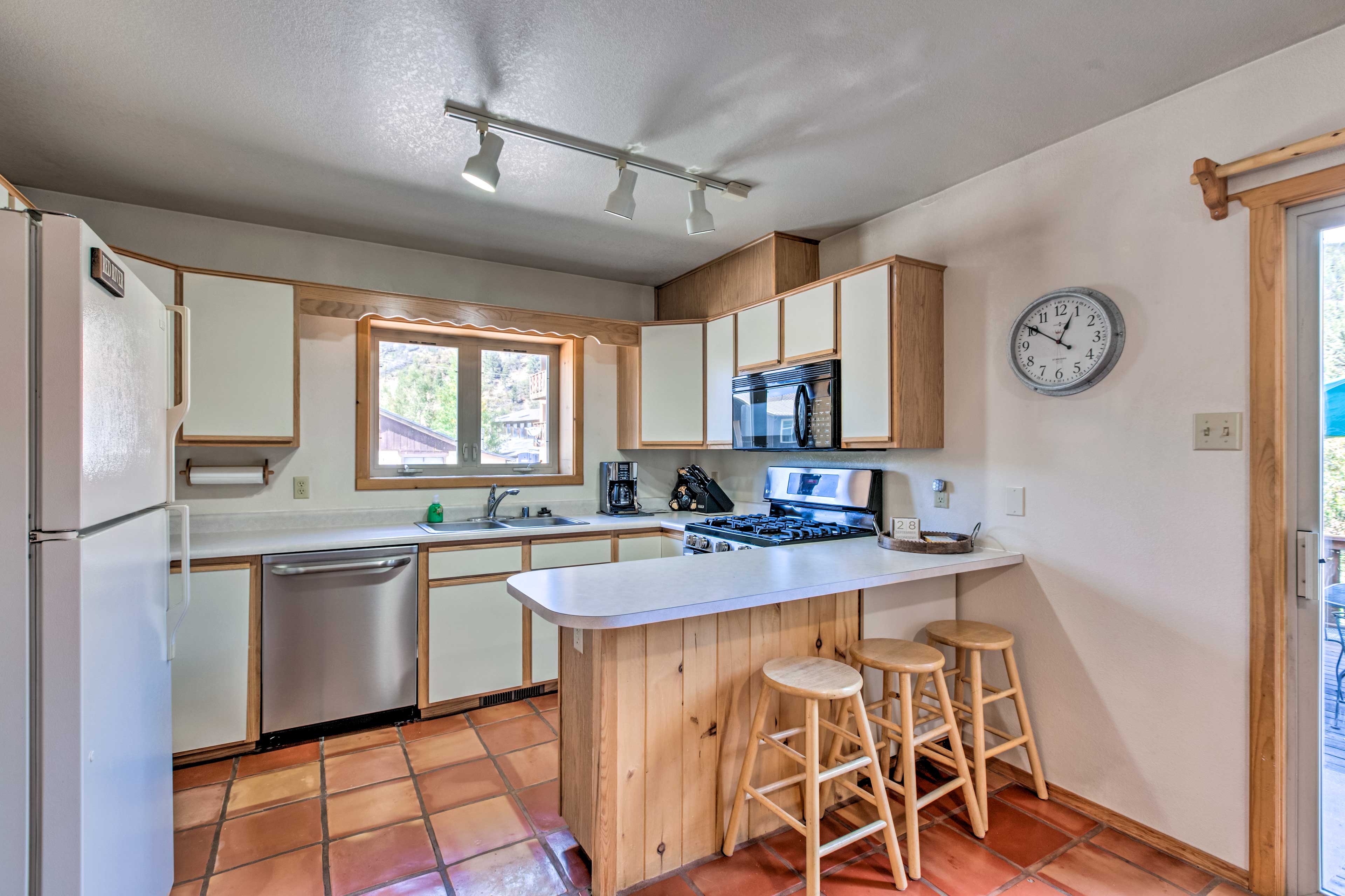 Kitchen | Equipped w/ Cooking Basics | Breakfast Bar w/ Additional Seating
